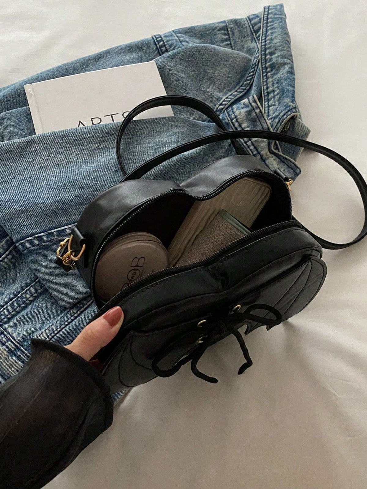 Bolsa Transversal Coração Asa de Morcego Gótica Preta – Doce Malícia