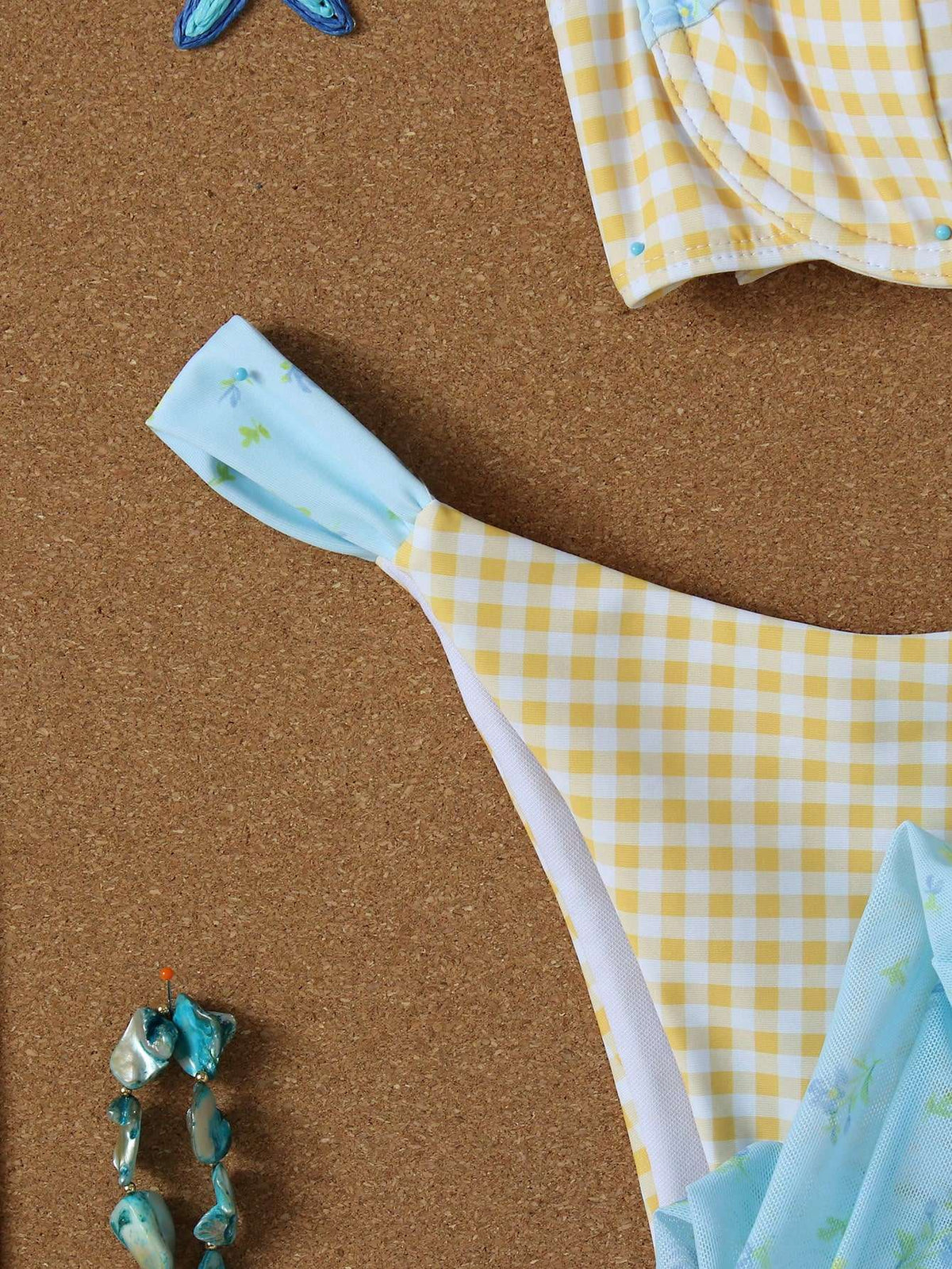 Conjunto Praia Biquíni Xadrez + Vestido Floral – Doce Malícia