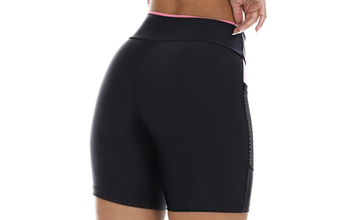 Bermuda fitness com bolso rosa em Preto – Doce Malícia