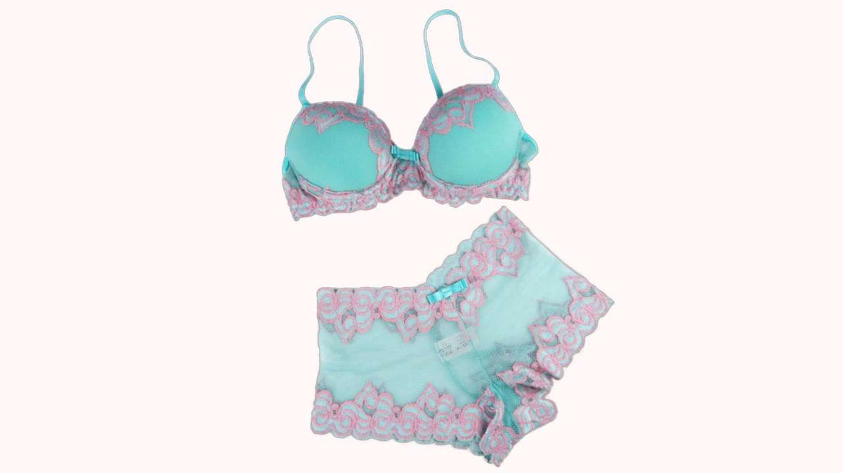 Conjunto de lingerie em renda – Doce Malícia