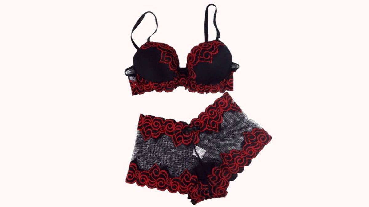 Conjunto de lingerie em renda – Doce Malícia
