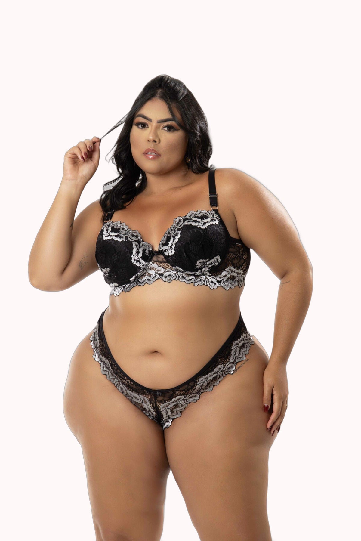 Lingerie em renda bicolor Plus size – Doce Malícia