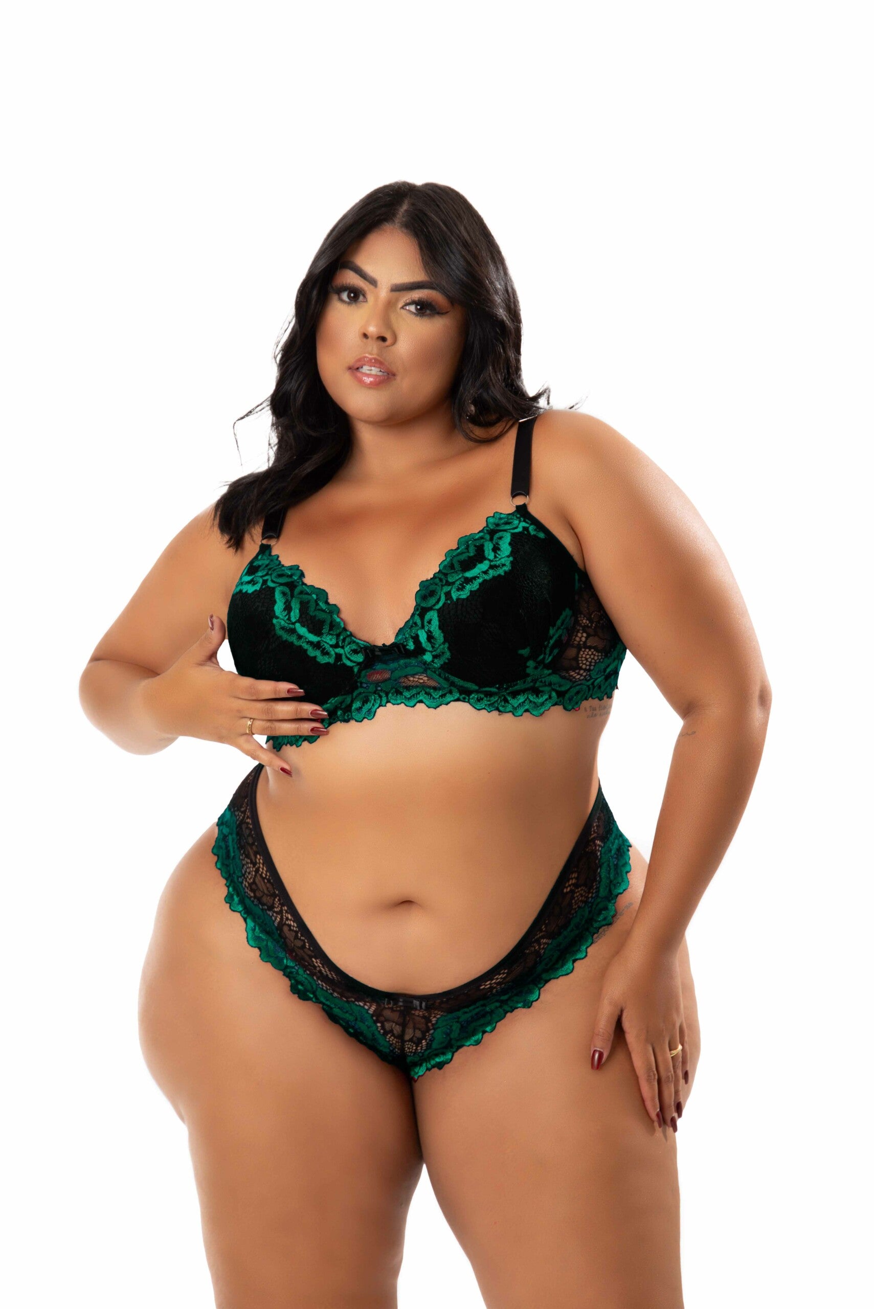 Lingerie em renda bicolor Plus size em cores sortidas – Doce Malícia