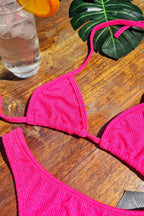 Biquíni Cortininha Canelado Brilhoso Rosa Neon em Rosa Neon – Doce Malícia