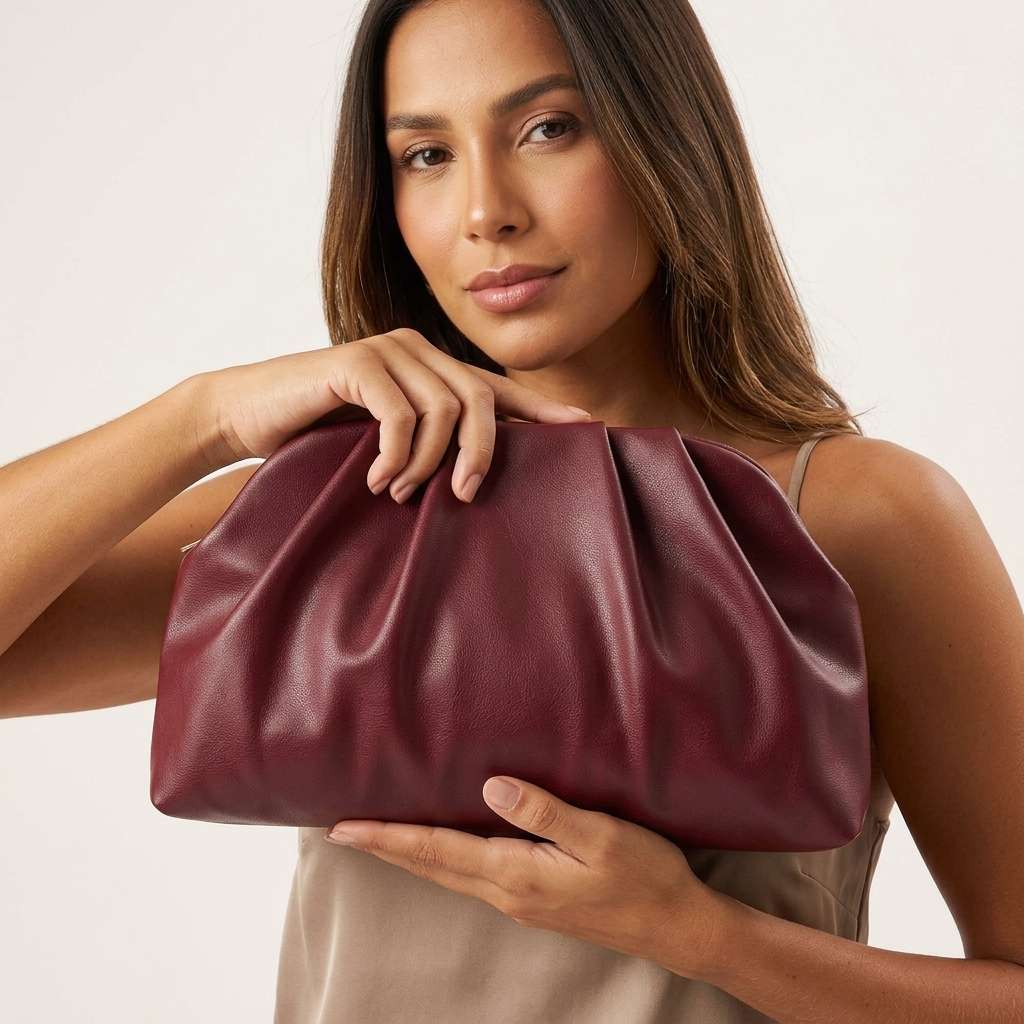 Bolsa Clutch de Festa Nuvem Dourada com Corrente – Doce Malícia - Vinho