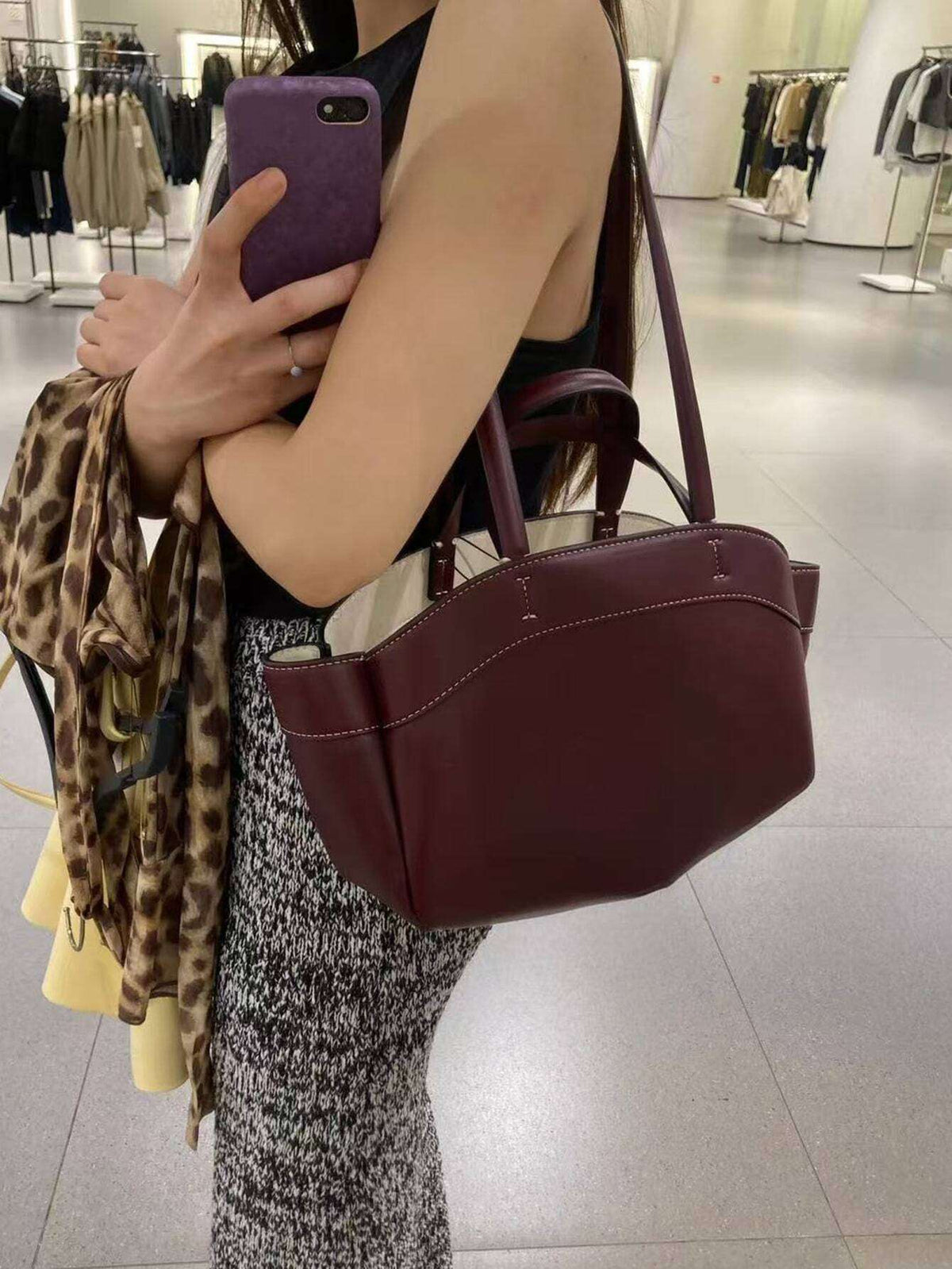Bolsa Tote Feminina Couro Vinho com Alça de Ombro – Doce Malícia
