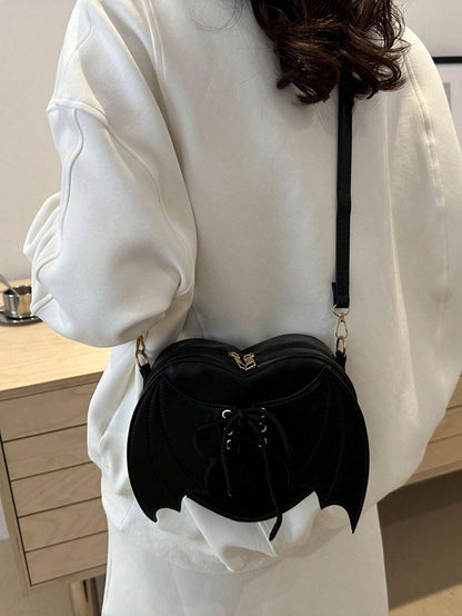 Bolsa Transversal Coração Asa de Morcego Gótica Preta – Doce Malícia
