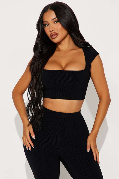 Boné Feminino Quadrado Preto – Doce Malícia