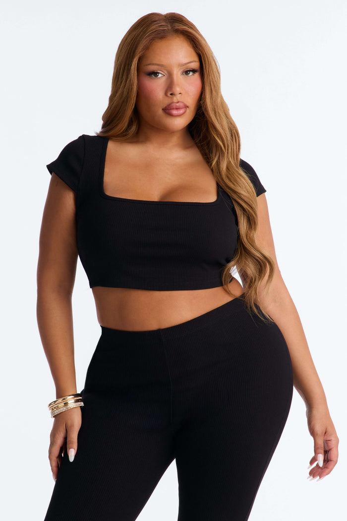 Boné Feminino Quadrado Preto – Doce Malícia — Doce Malícia