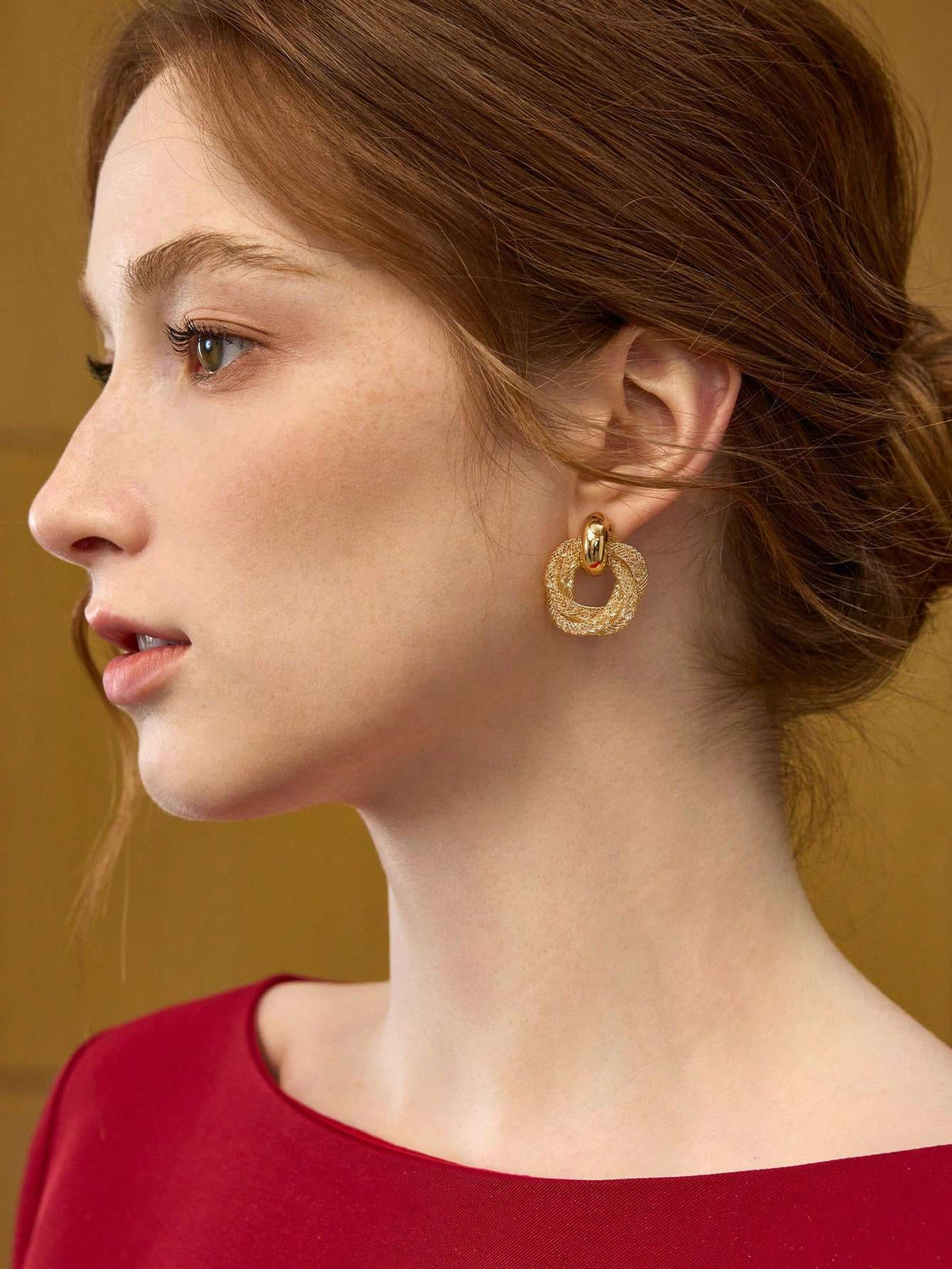 Brinco Feminino Dourado – Doce Malícia
