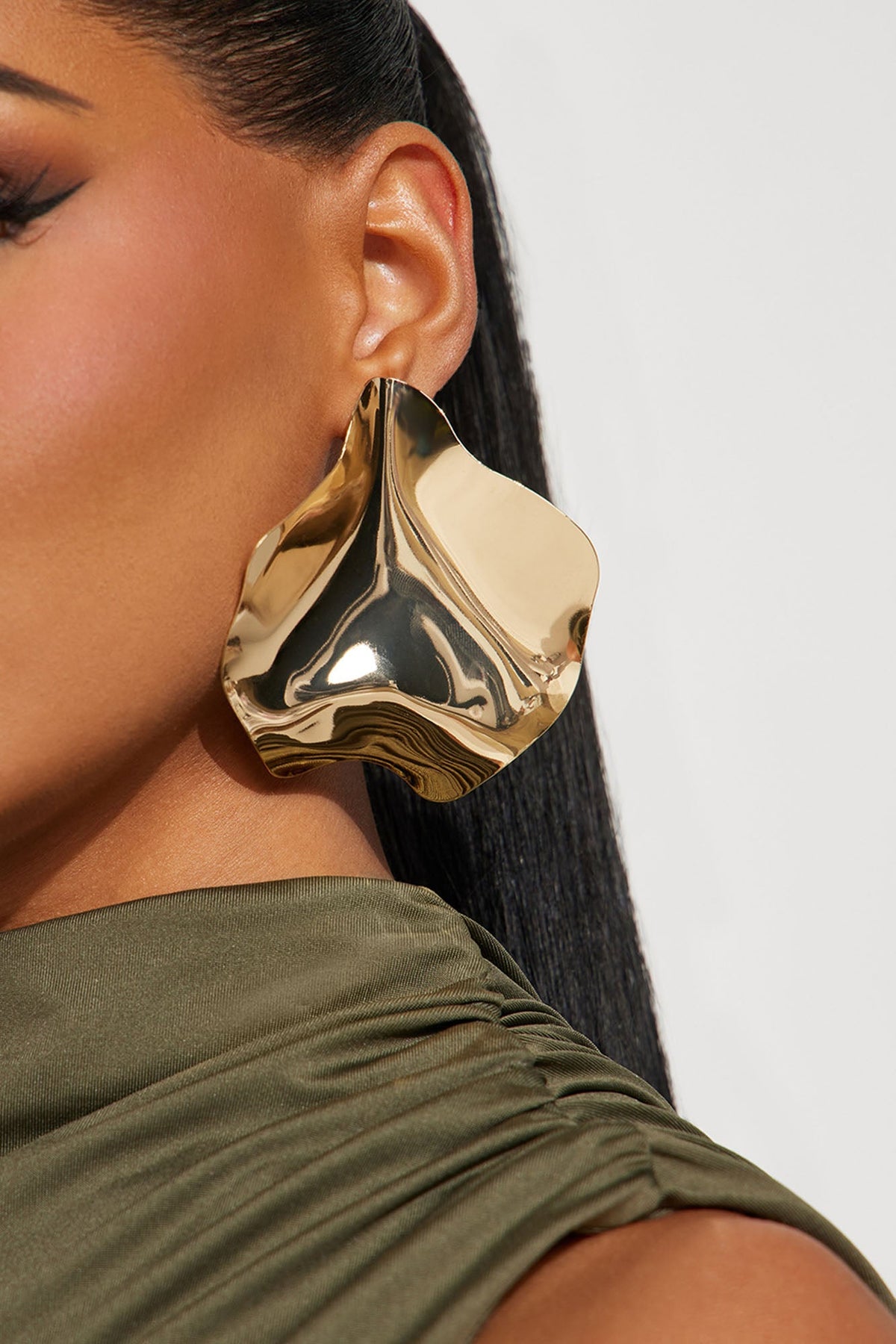Brinco Feminino Soltinho Dourado – Doce Malícia