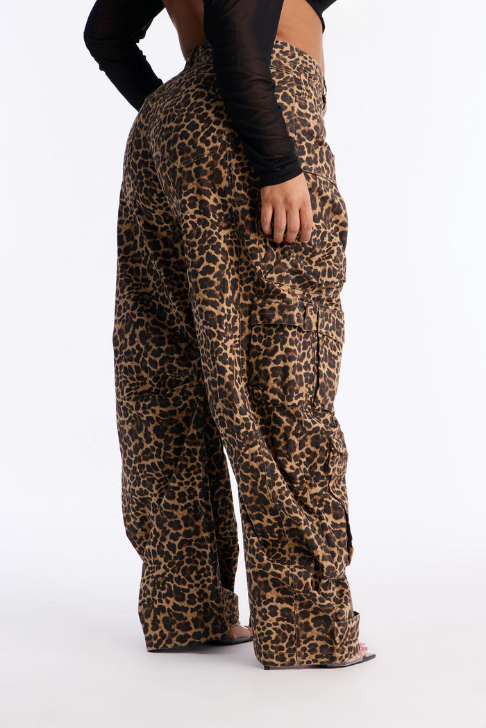 Calça Feminina Pantalona Cargo Soltinho Marrom – Doce Malícia — Doce Malícia
