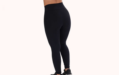 Calça legging preta com recorte – Doce Malícia