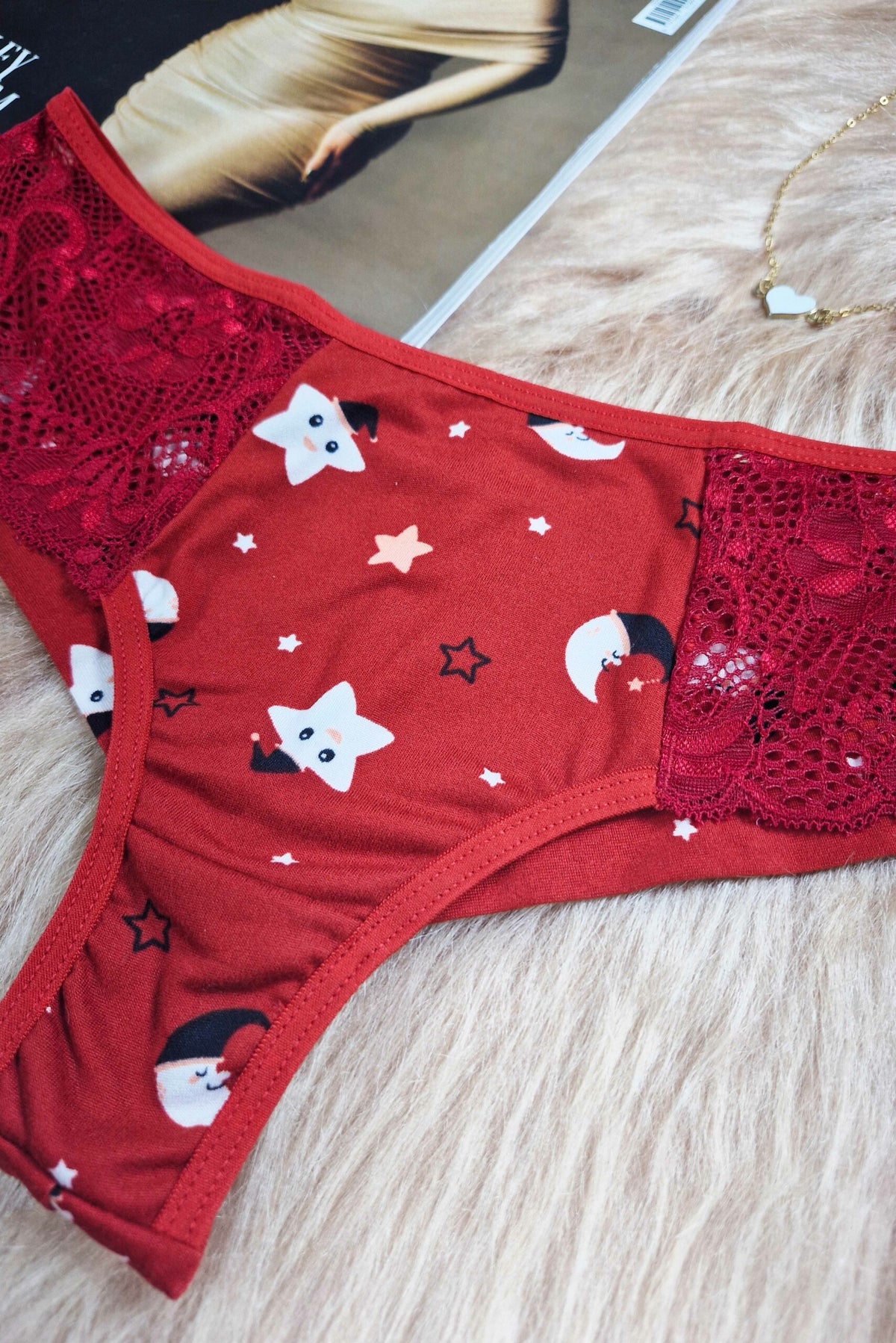 Calcinha em Suede Estampado com Renda em Branco – Doce Malícia