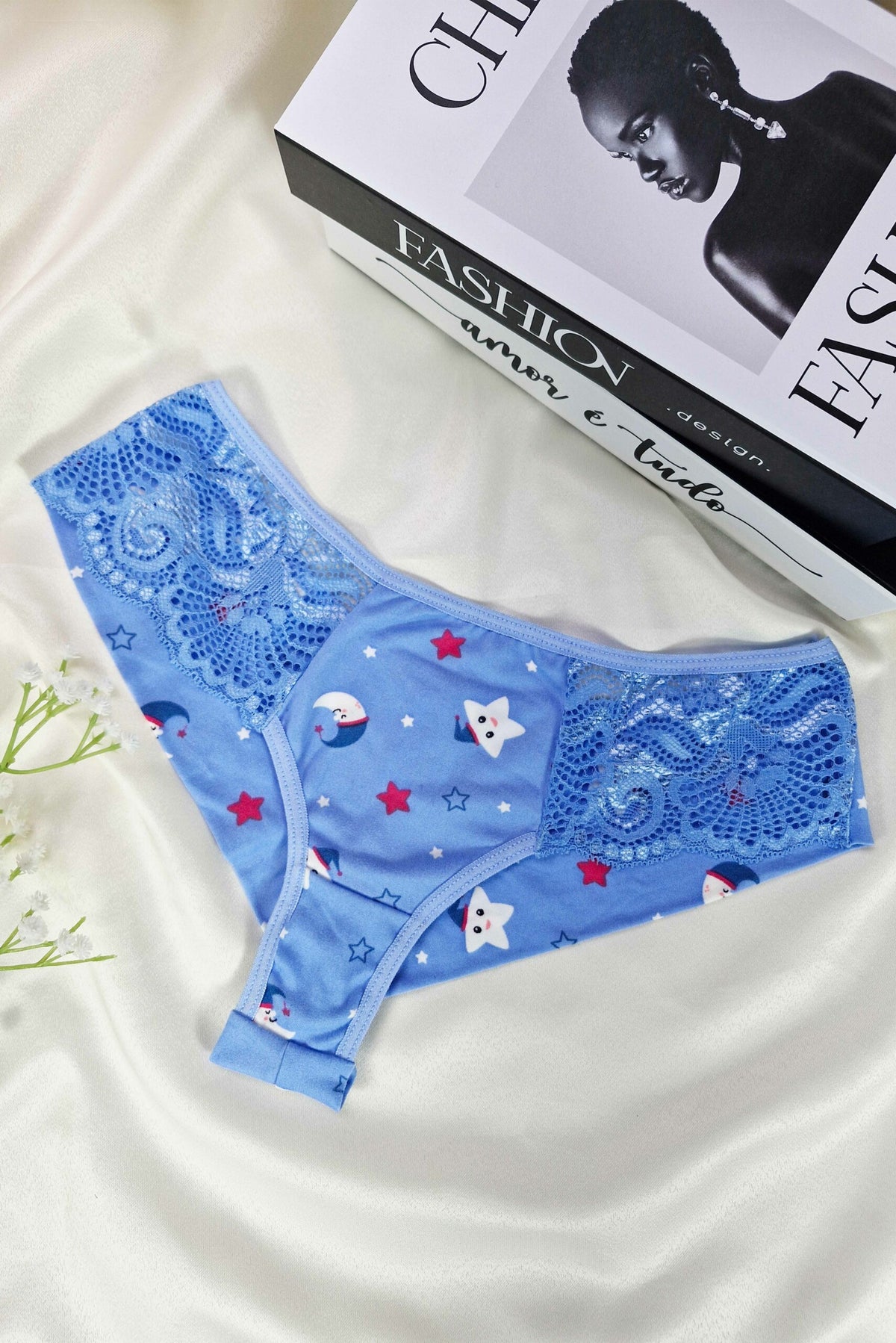 Calcinha em Suede Estampado com Renda em Branco – Doce Malícia