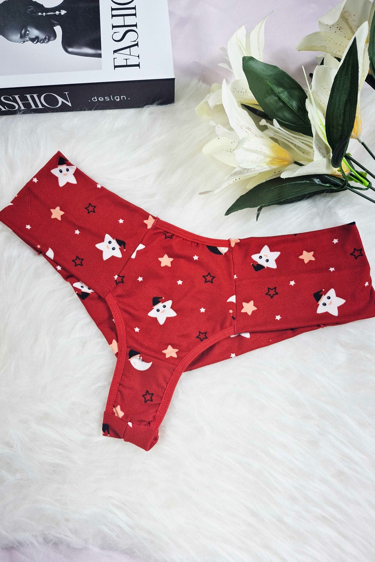 Calcinha em Suede Fio Dental em Branco – Doce Malícia