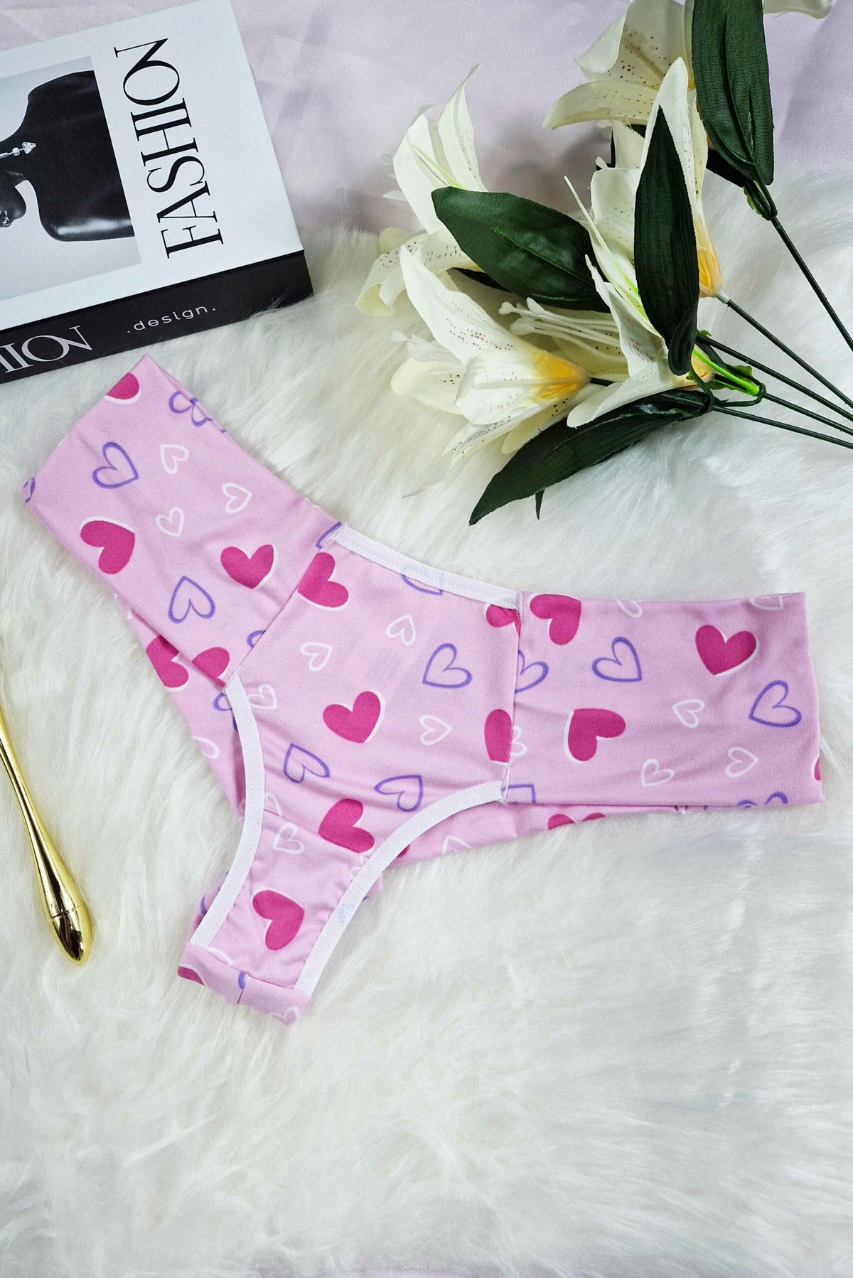 Calcinha em Suede Fio Dental em Branco – Doce Malícia
