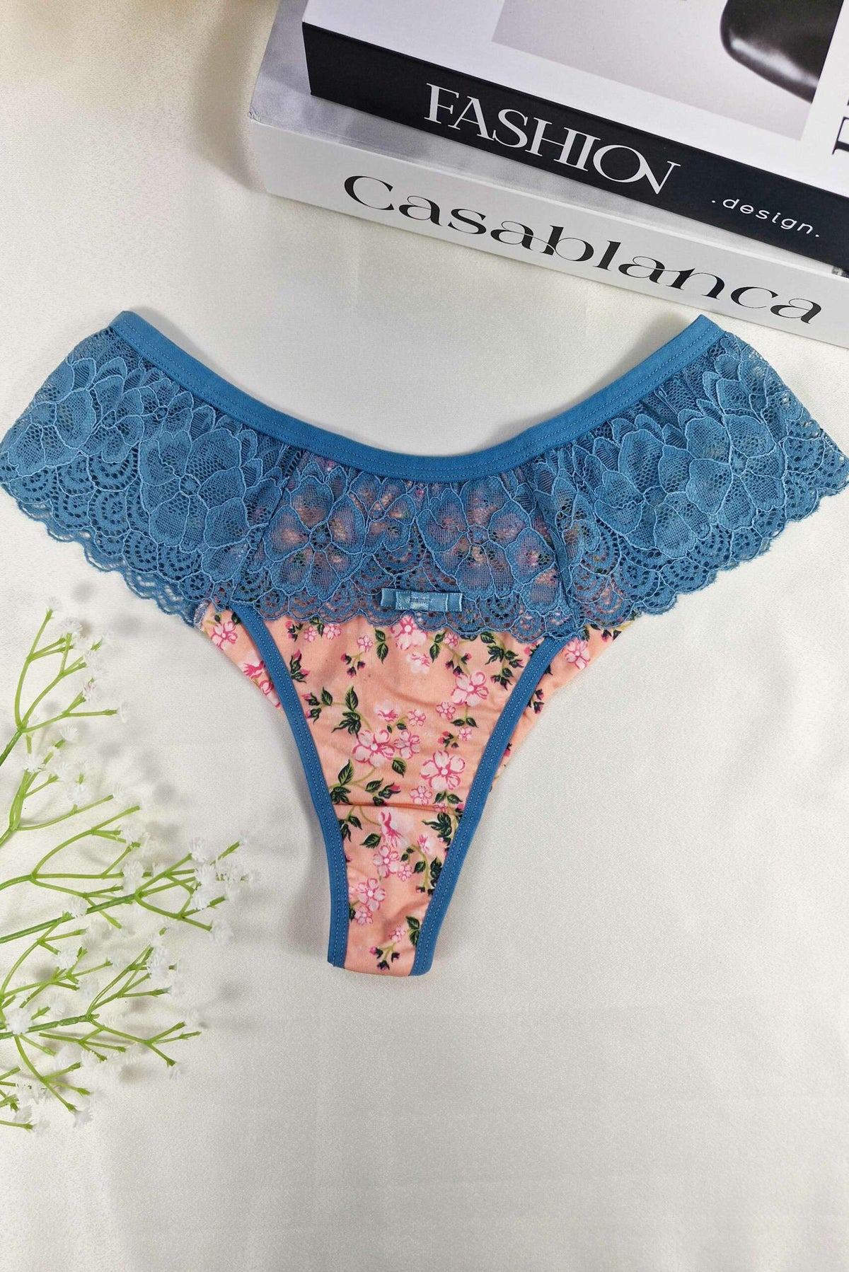Calcinha Estampada com Renda Vazada em azul-Marinho – Doce Malícia