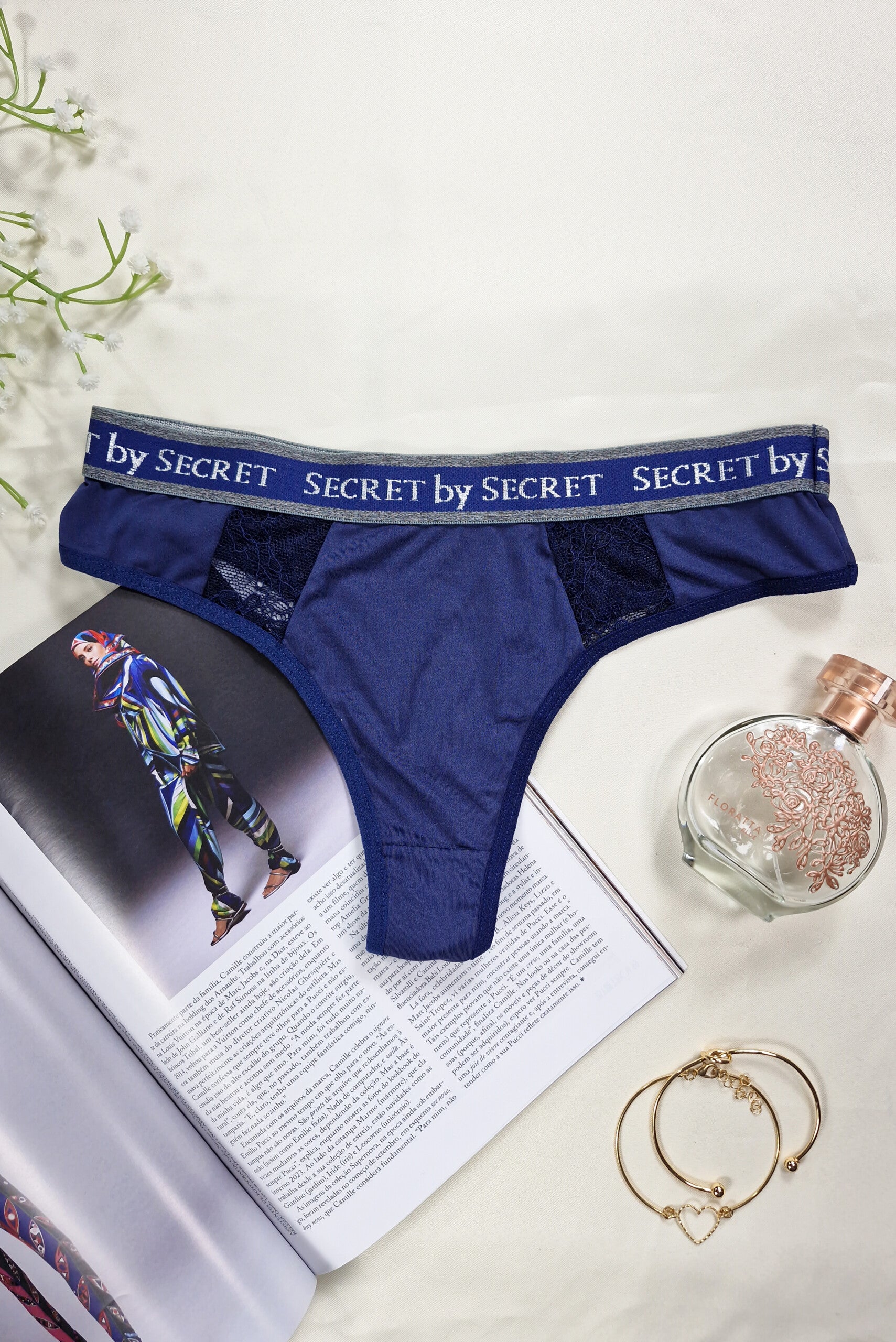 Calcinha Fio com Renda Vazada em Azul Royal – Doce Malícia