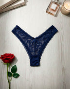 Calcinha Fio de Renda com Elástico em azul-Marinho – Doce Malícia