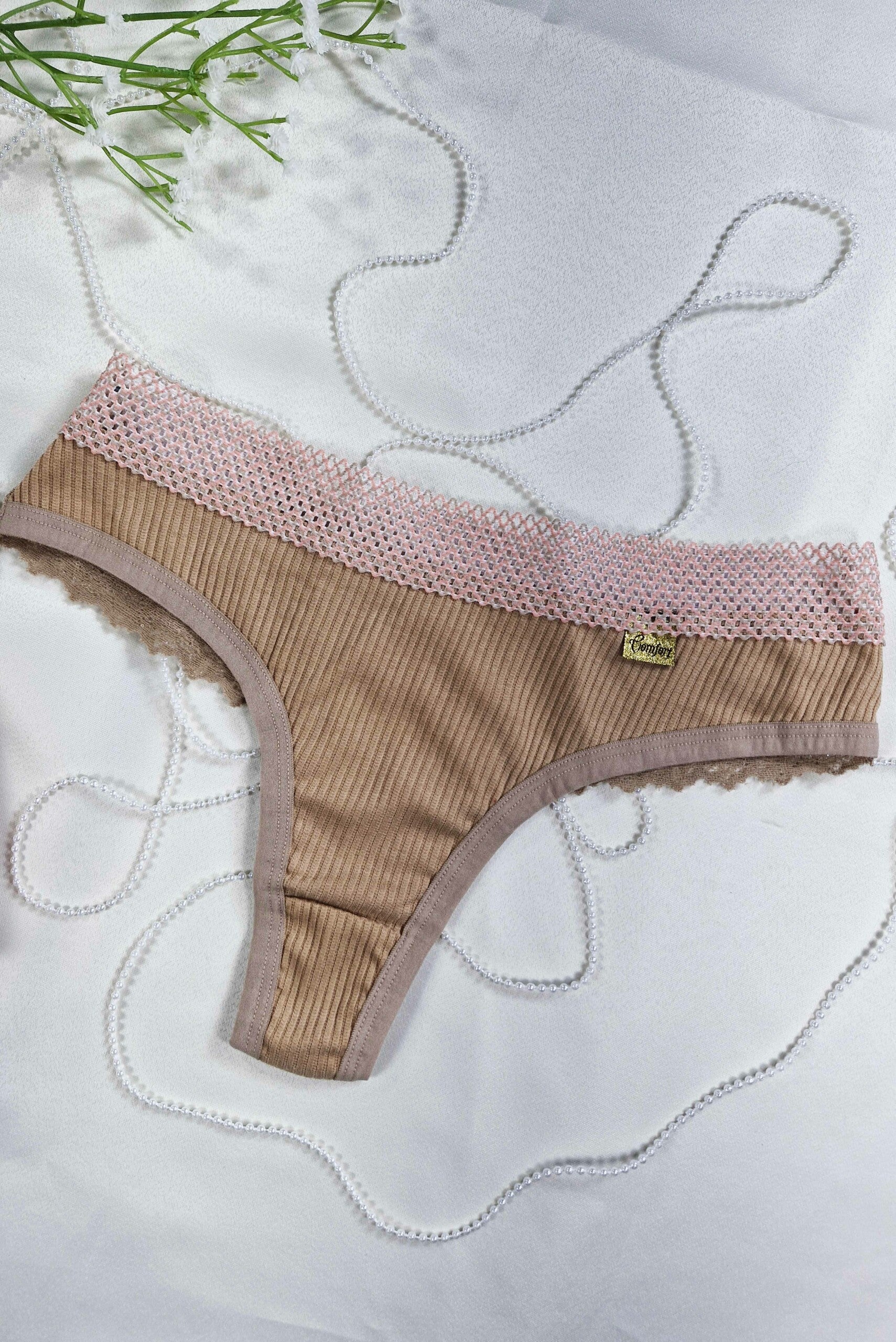 Calcinha Fio Sexy Canelado com Renda em Fantástico – Doce Malícia