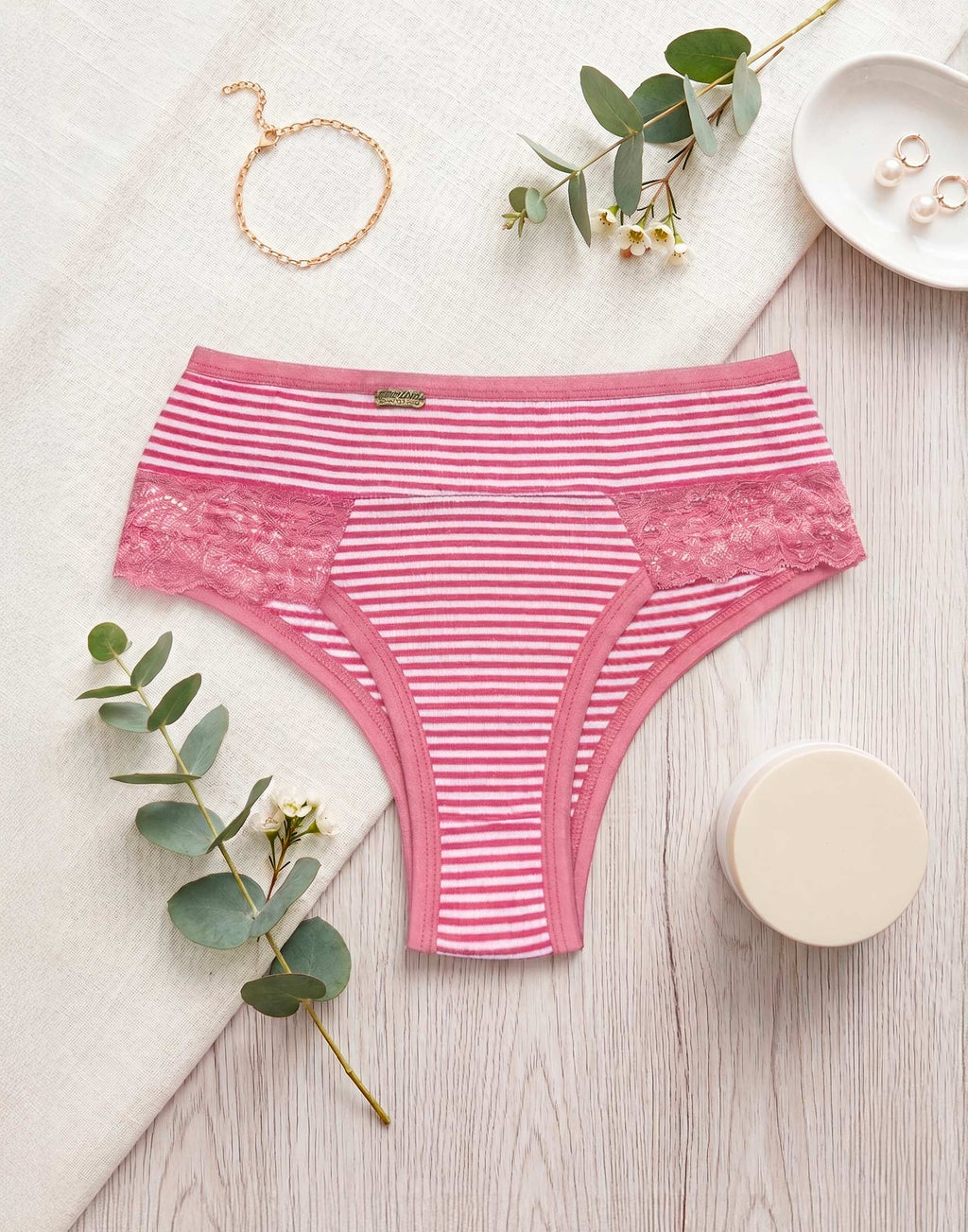 Calcinha Listrada com Detalhes de Renda em amarelo – Doce Malícia