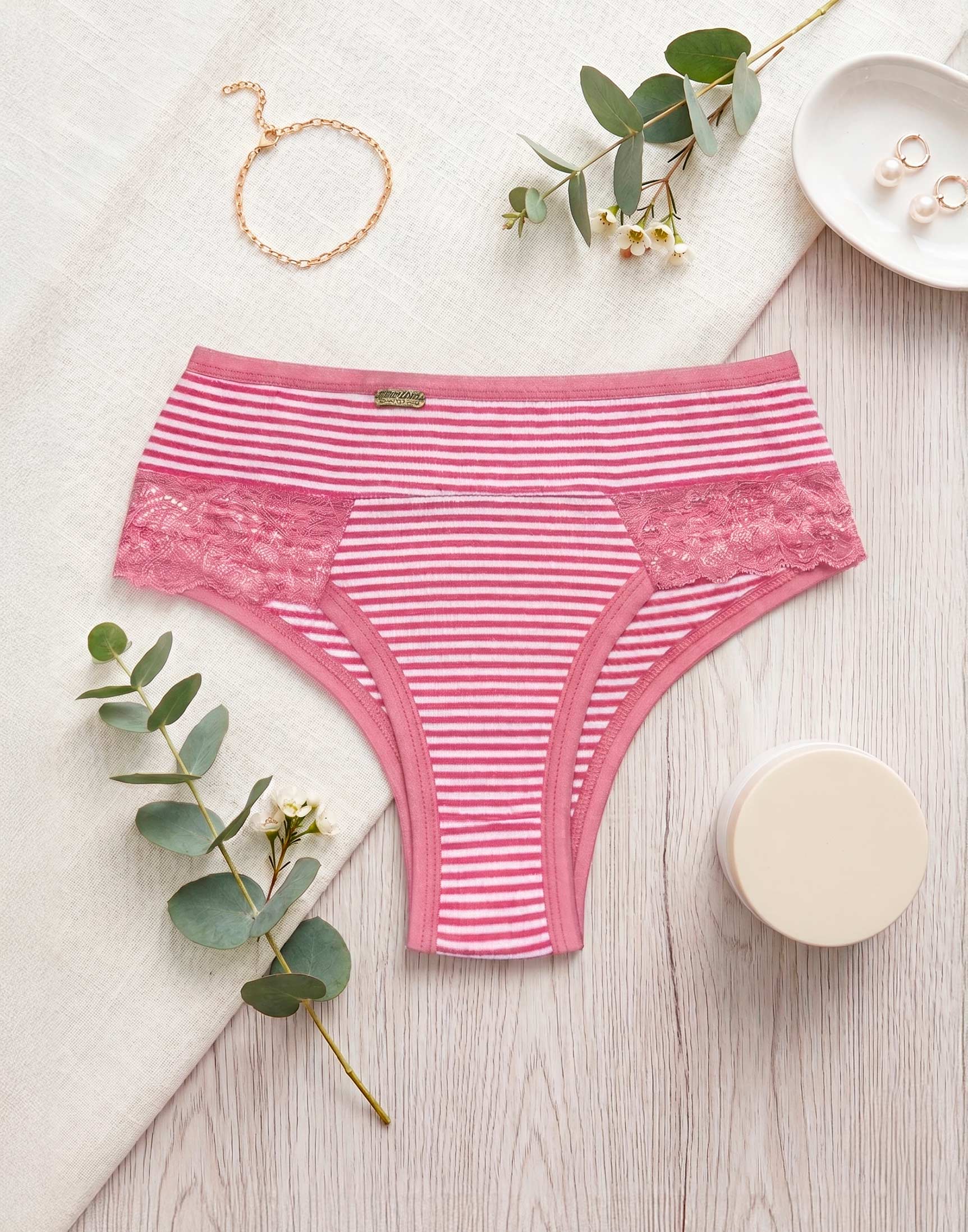 Calcinha Listrada com Detalhes de Renda em amarelo – Doce Malícia