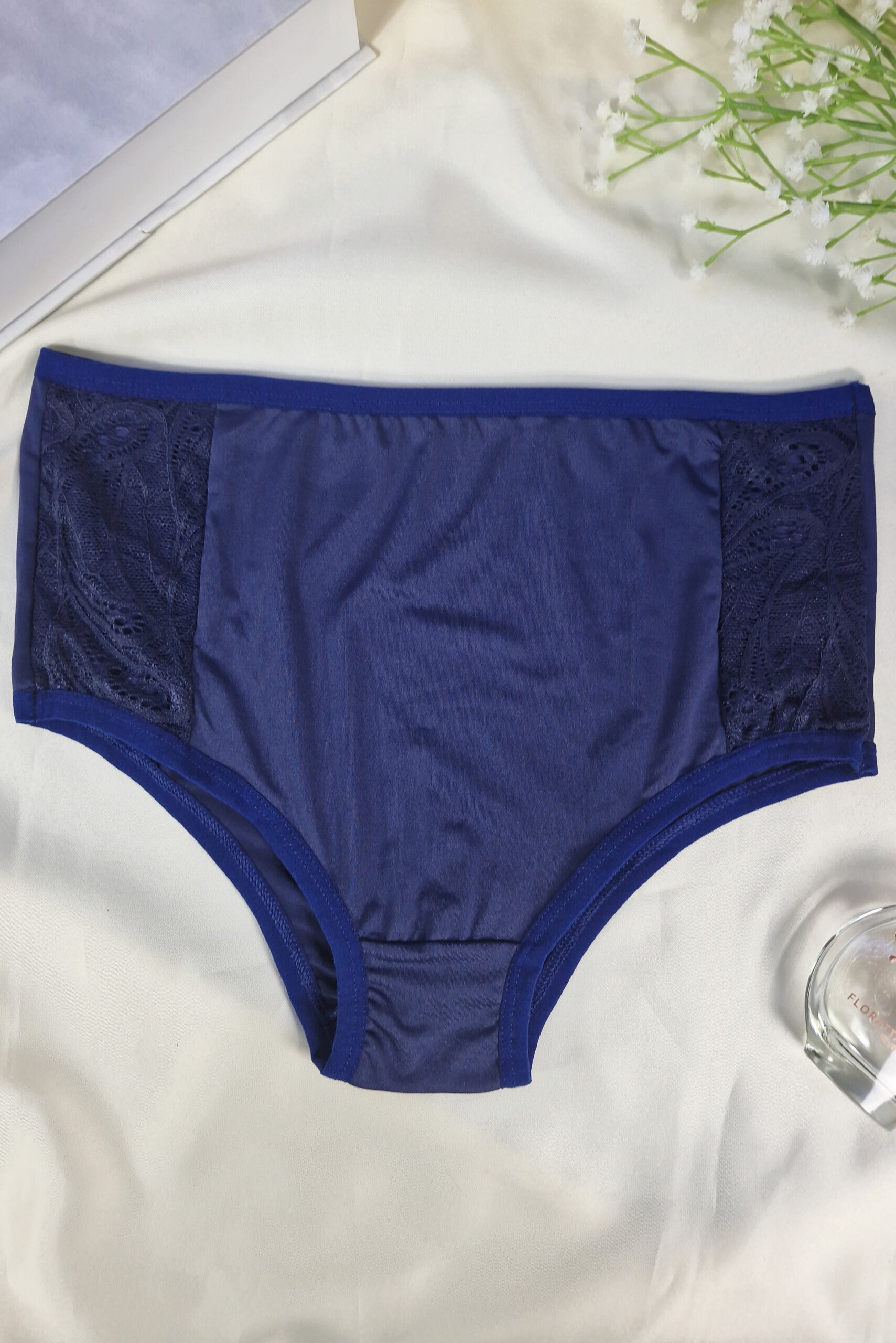 Calçola Microfibra com Renda Lateral em azul-Marinho – Doce Malícia