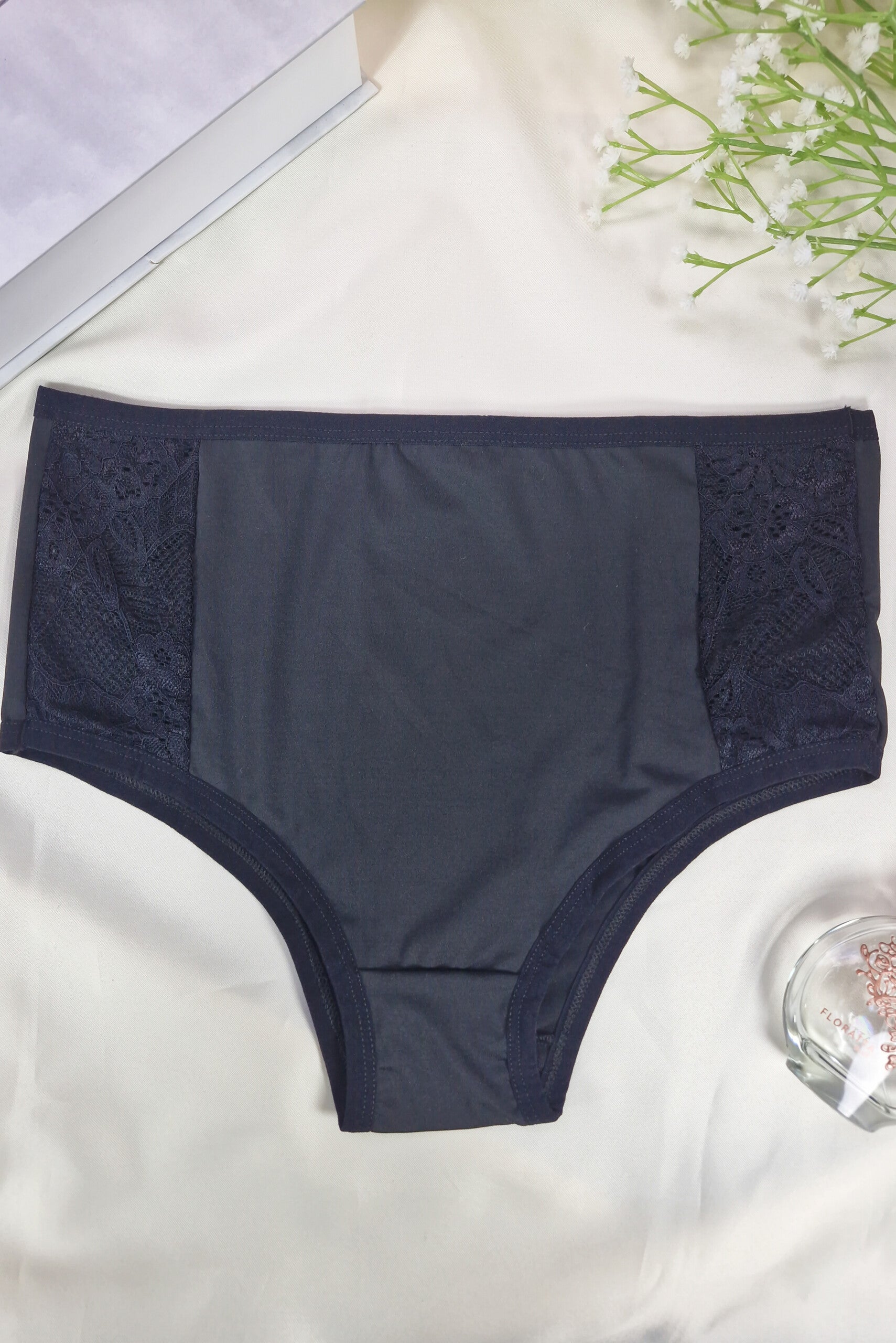 Calçola Microfibra com Renda Lateral em azul-Marinho – Doce Malícia