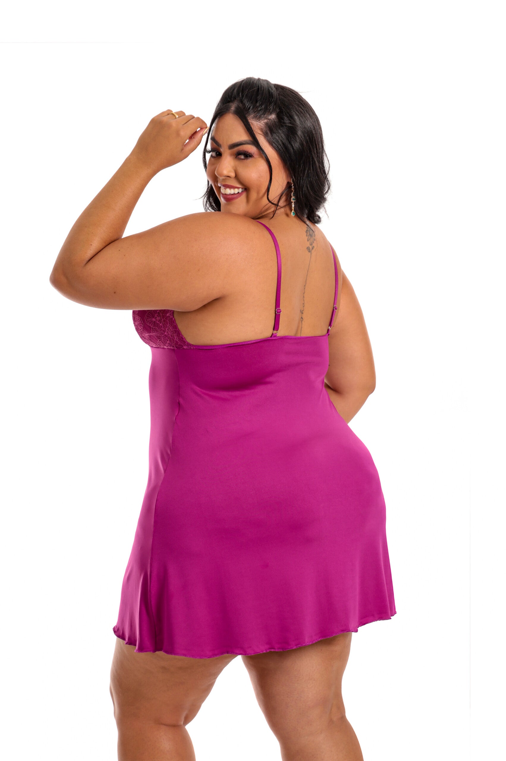 Camisola Básica Plus Size com Renda em Cronos – Doce Malícia