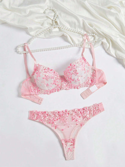 Conjunto de Lingerie Bordado Floral com Bojo e Fio Dental – Doce Malícia