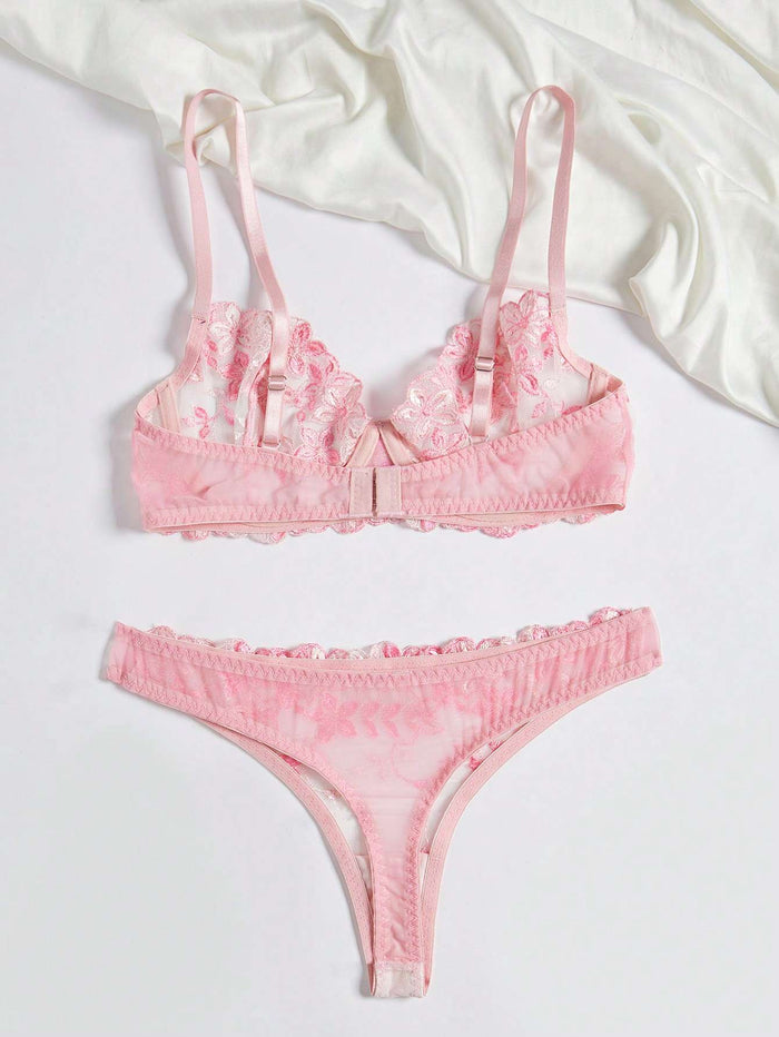 Conjunto de Lingerie Bordado Floral com Bojo e Fio Dental – Doce Malícia — Doce Malícia