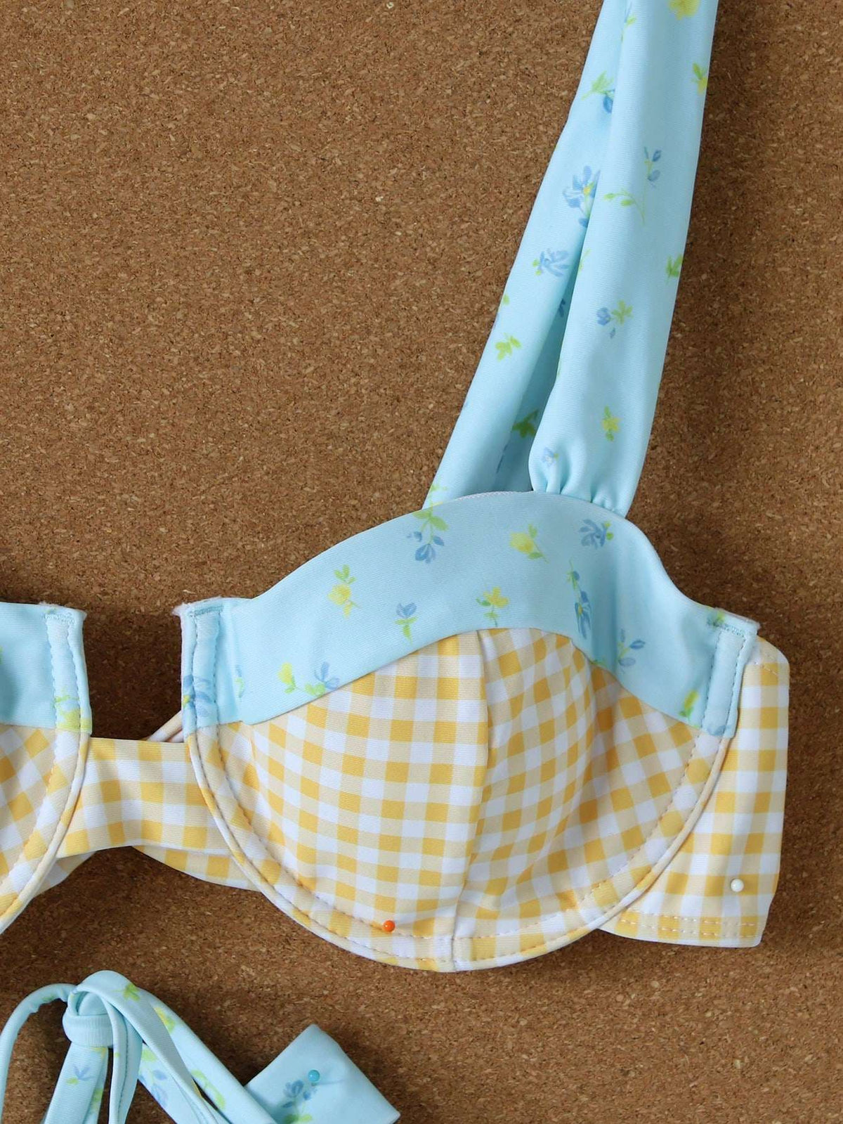 Conjunto Praia Biquíni Xadrez + Vestido Floral – Doce Malícia