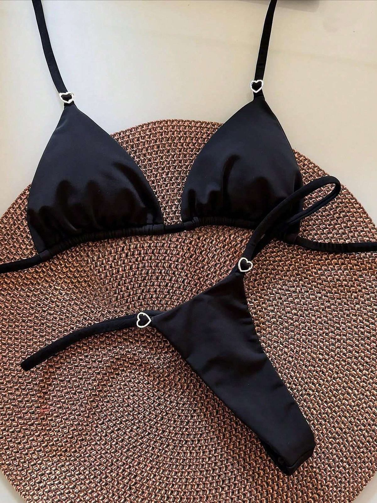 Biquíni Triangular Preto com Argola Coração – Doce Malícia