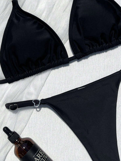 Biquíni Triangular Preto com Argola Coração – Doce Malícia