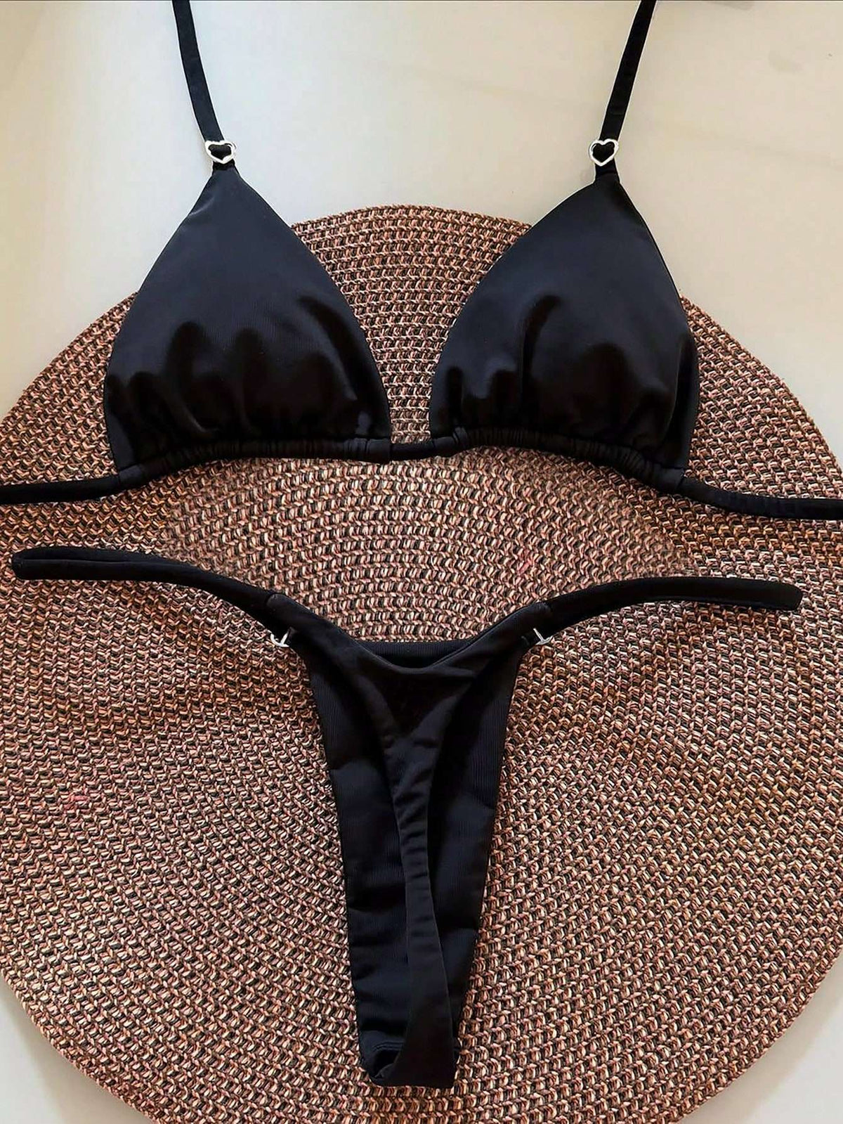 Biquíni Triangular Preto com Argola Coração – Doce Malícia
