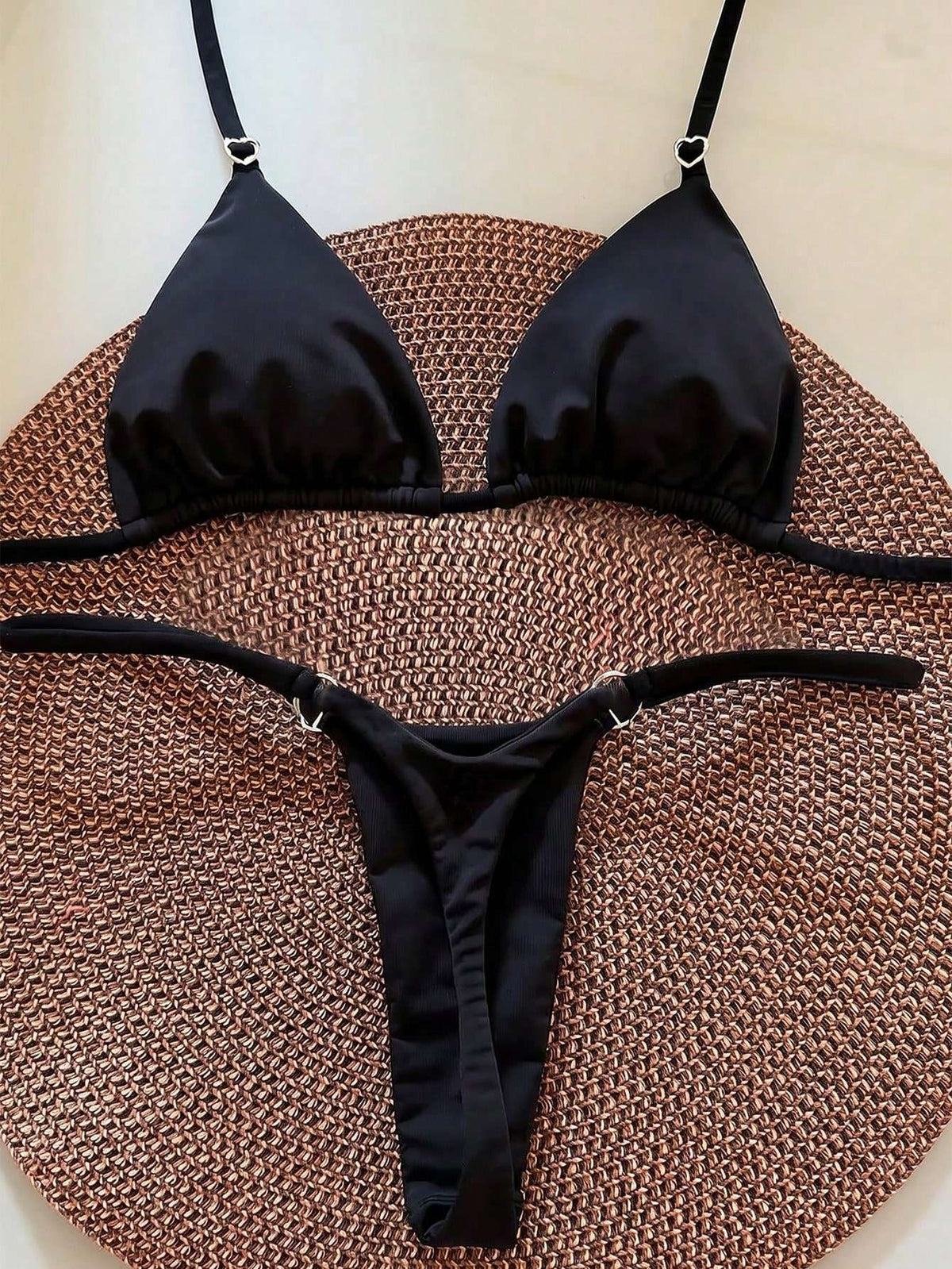 Biquíni Triangular Preto com Argola Coração – Doce Malícia