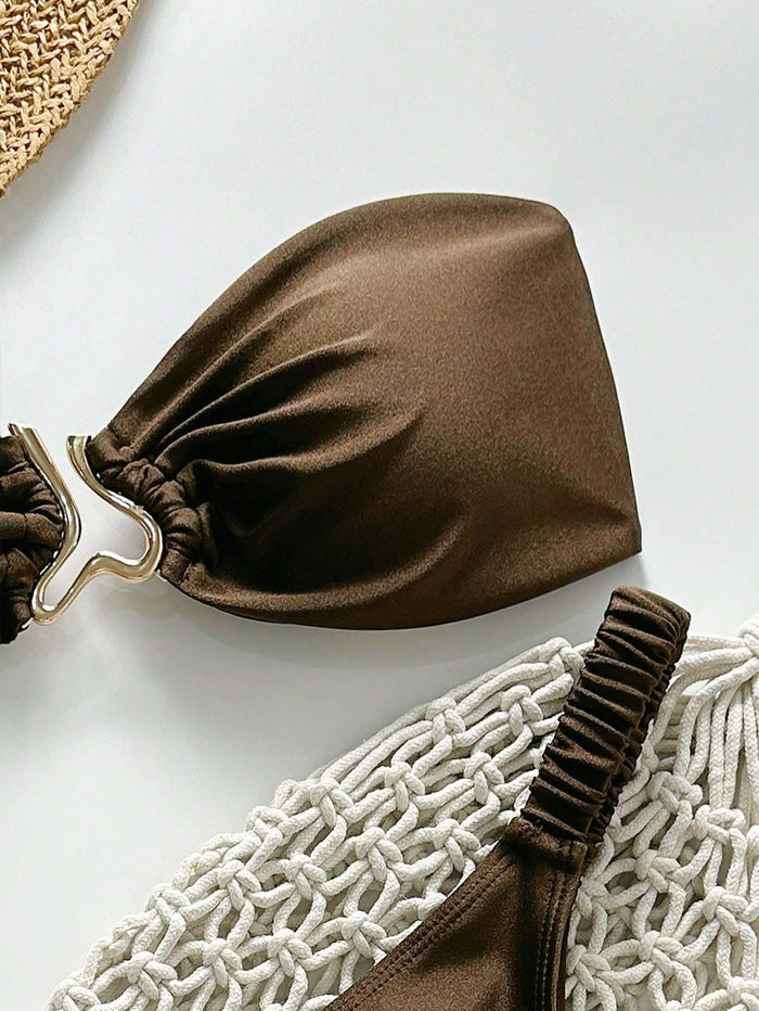 Biquíni Bandeau Marrom com Argola Metálica – Doce Malícia — Doce Malícia