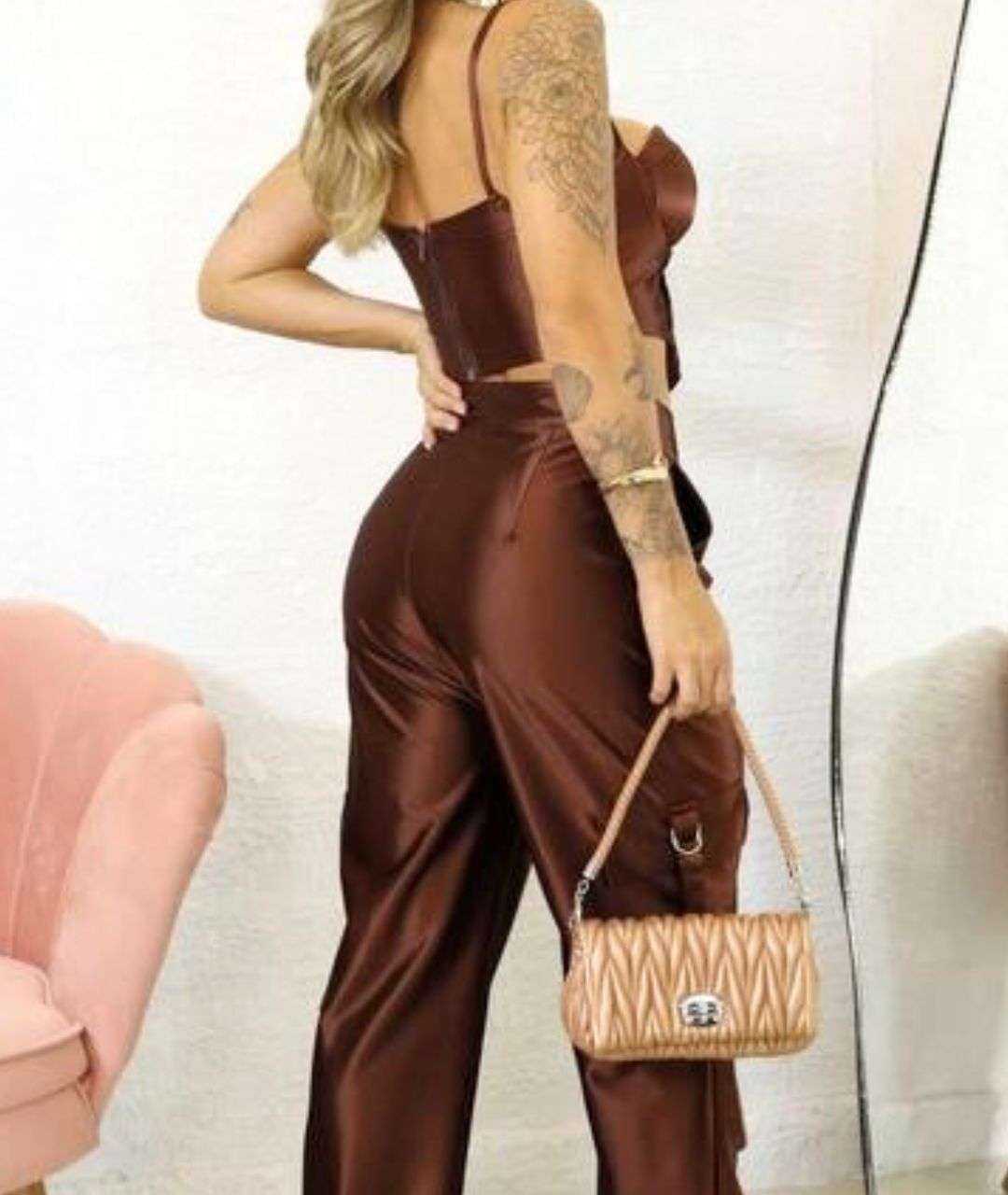 Conjunto Carmella Cropped Corselet e Calça Cargo Crepe Prada - Marrom