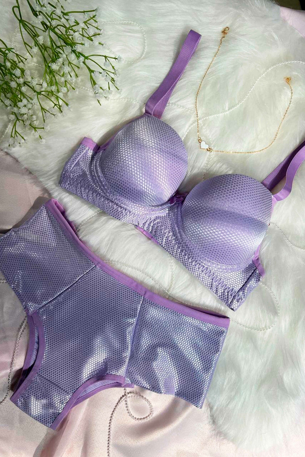 Conjunto de Jaquard Brilhoso com Textura em Branco – Doce Malícia