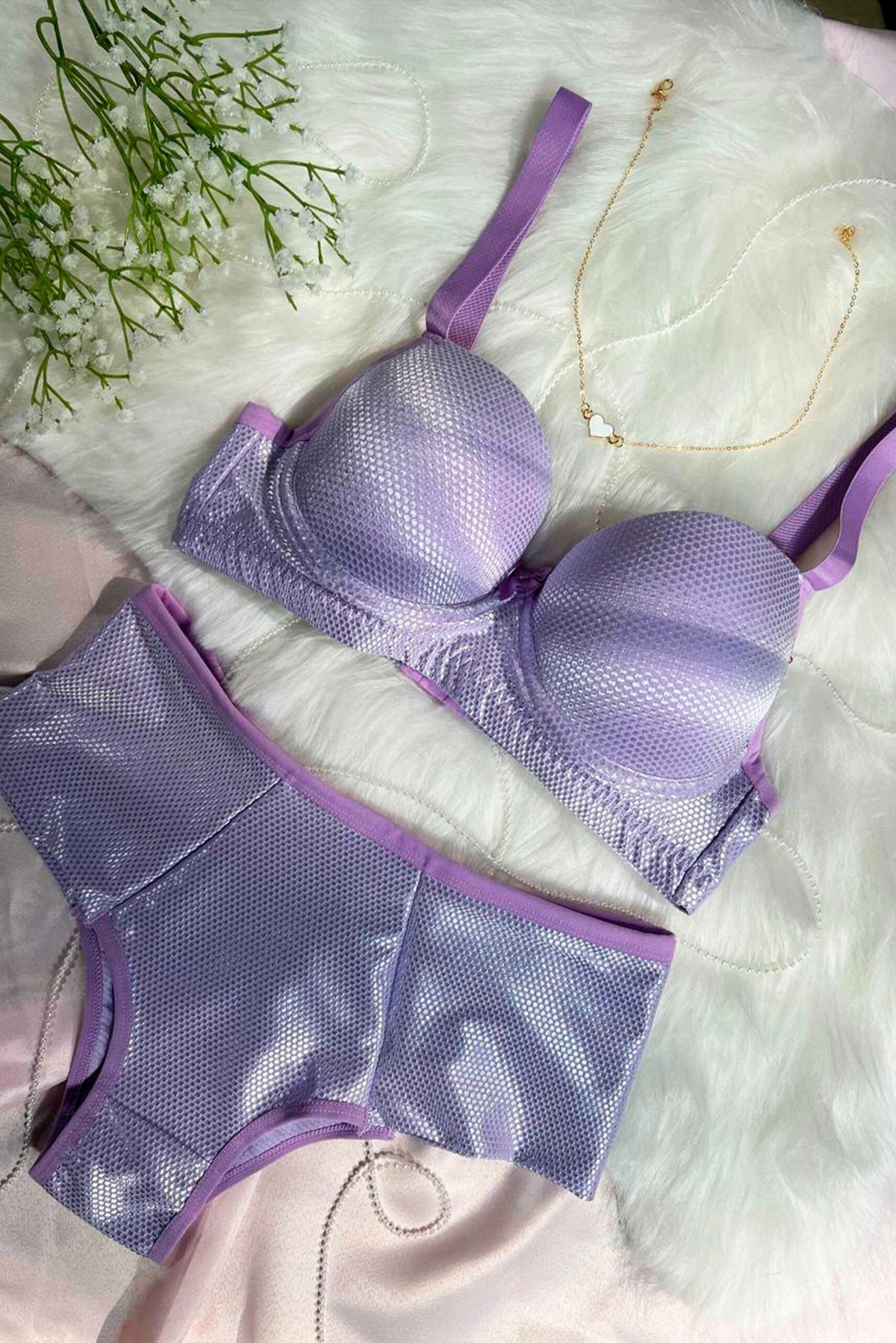 Conjunto de Jaquard Brilhoso com Textura em Branco – Doce Malícia