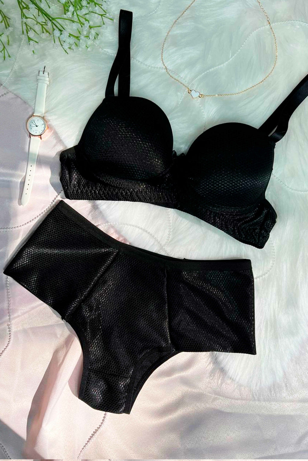 Conjunto de Jaquard Brilhoso com Textura em Branco – Doce Malícia