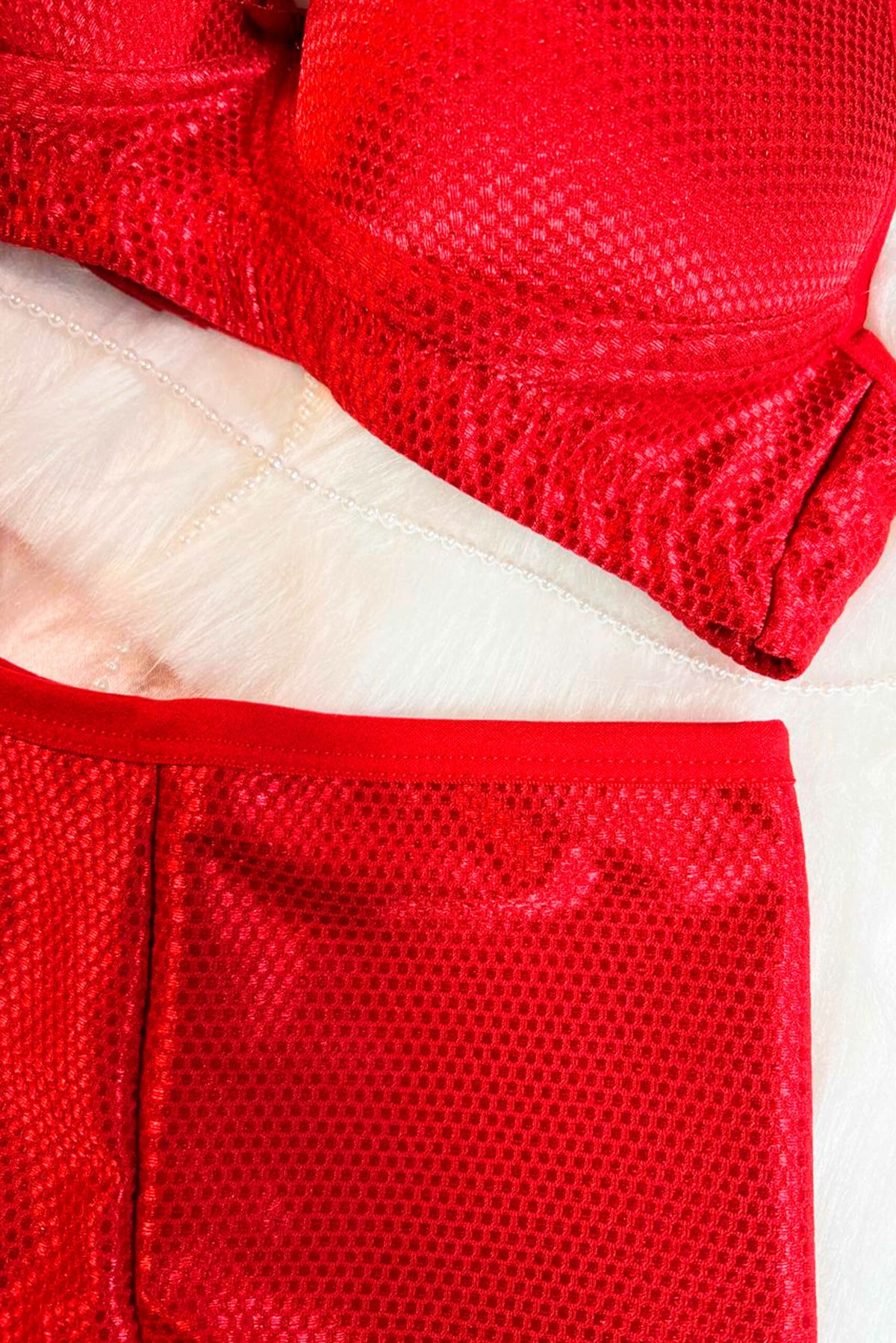 Conjunto de Jaquard Brilhoso com Textura em Branco – Doce Malícia