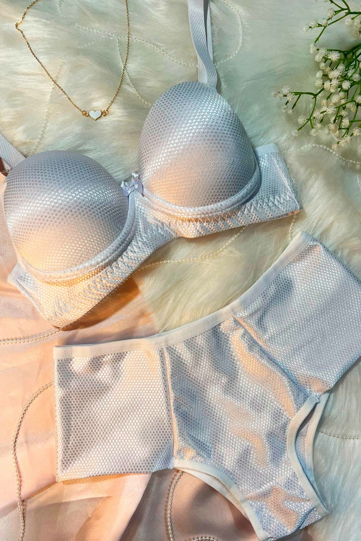 Conjunto de Jaquard Brilhoso com Textura em Branco – Doce Malícia
