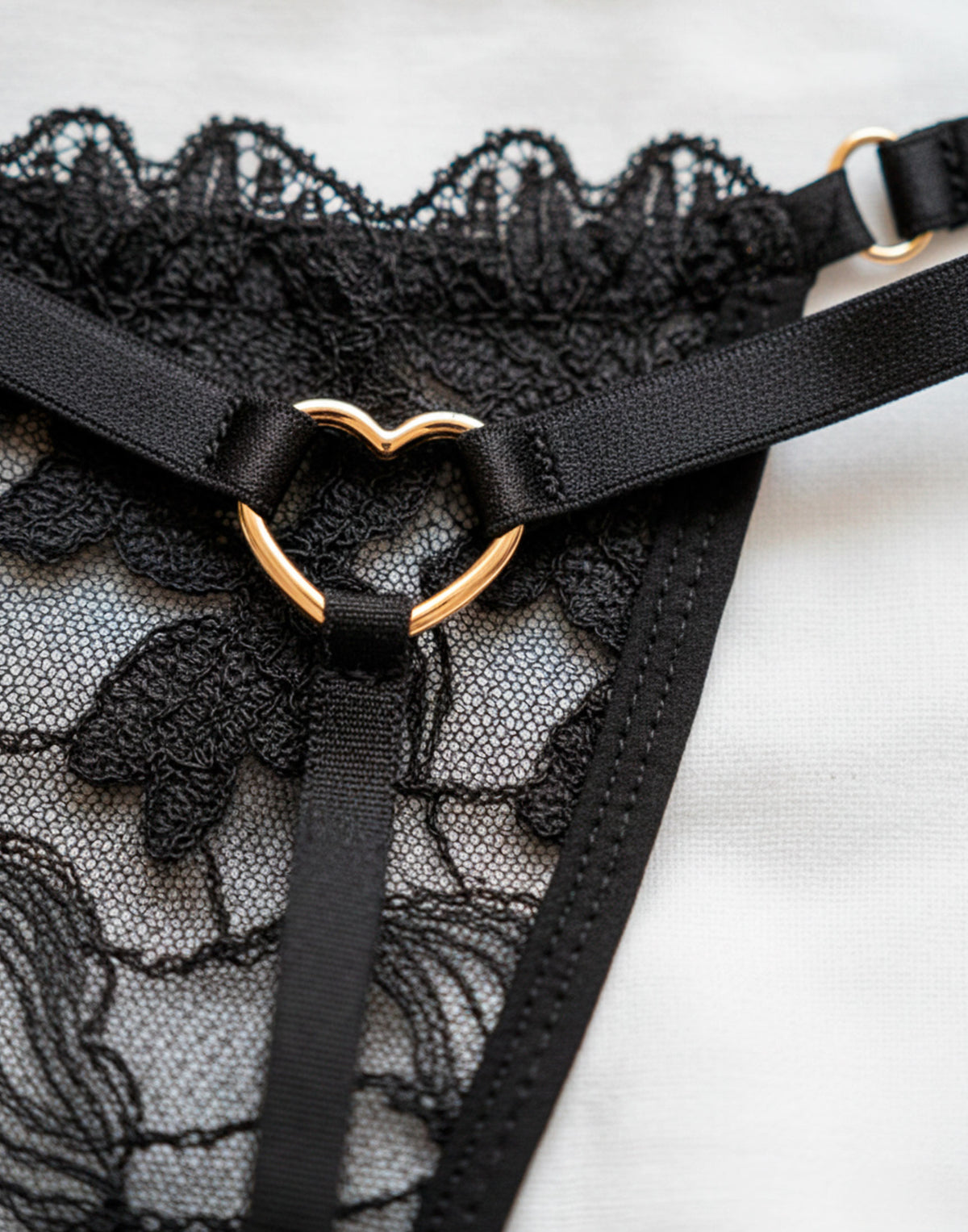 Conjunto Fio Dental com Tule Bordado em Branco – Doce Malícia