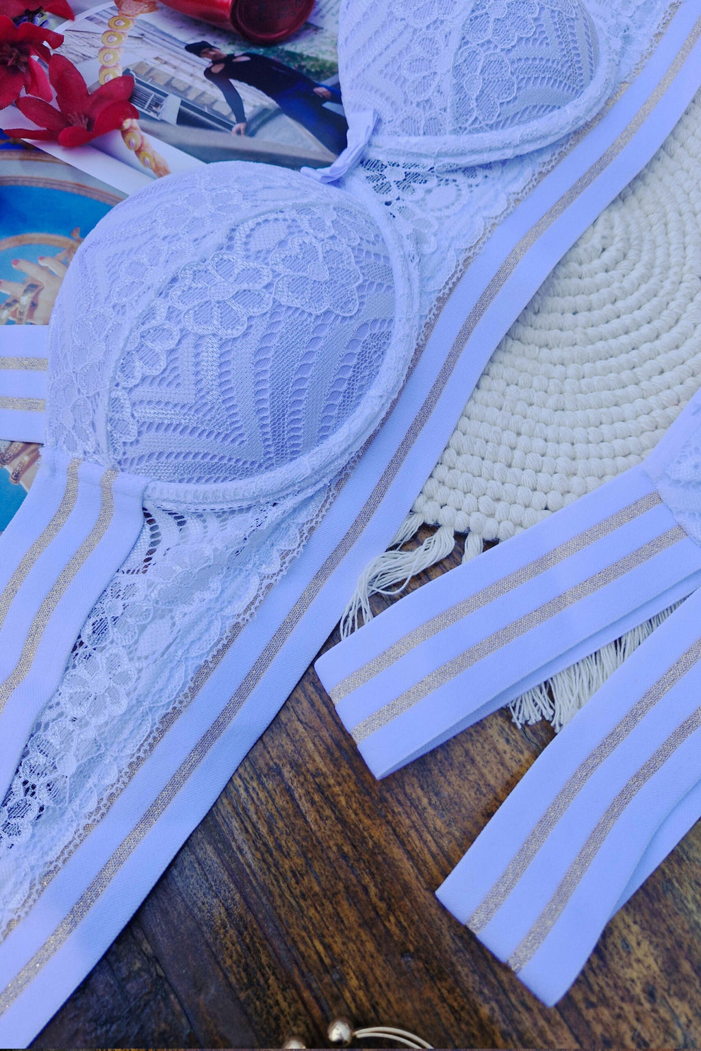 Conjunto de Lingerie Brilhosa em Branco – Doce Malícia
