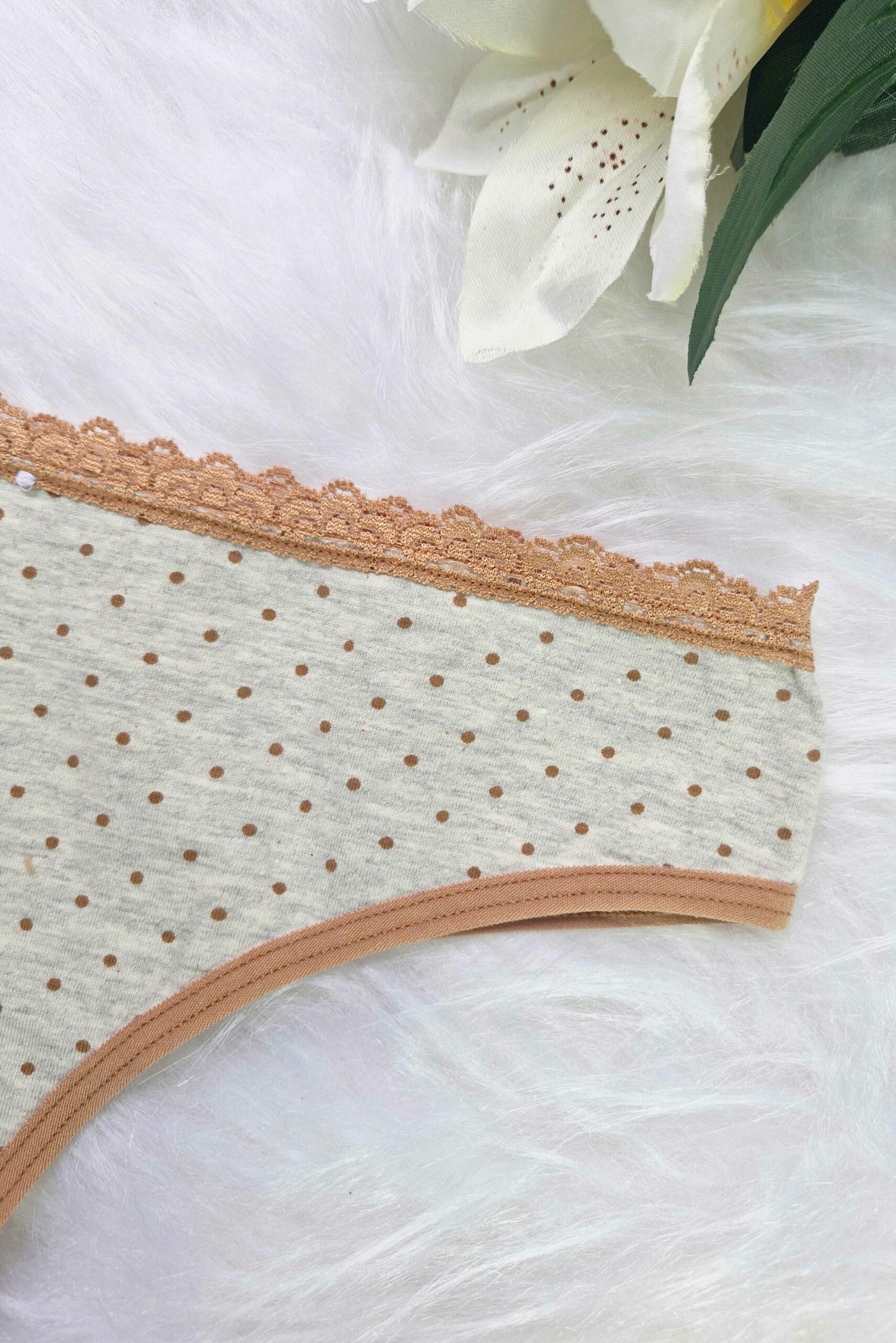 Fio de Algodão Mesclado com em Branco – Doce Malícia