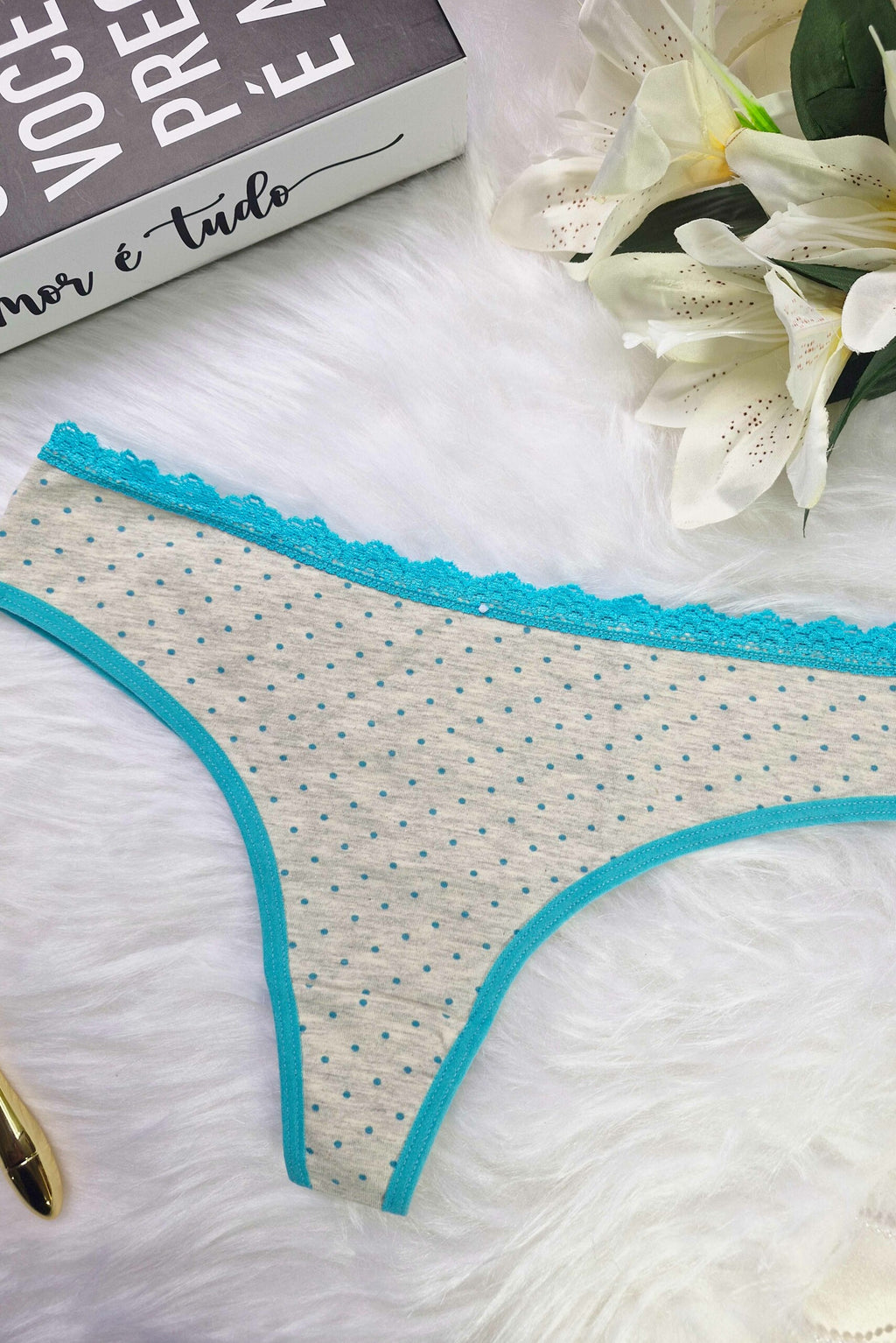 Fio de Algodão Mesclado com em Branco – Doce Malícia