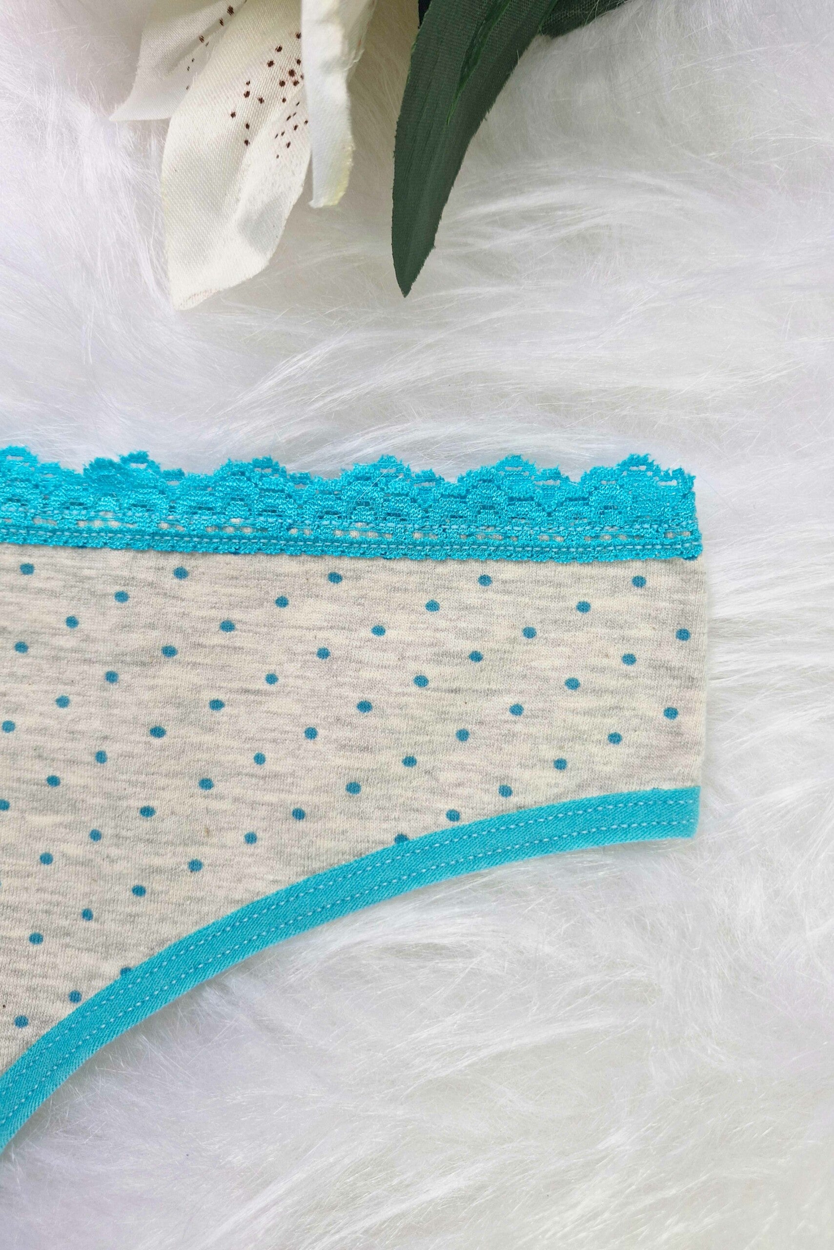 Fio de Algodão Mesclado com em Branco – Doce Malícia