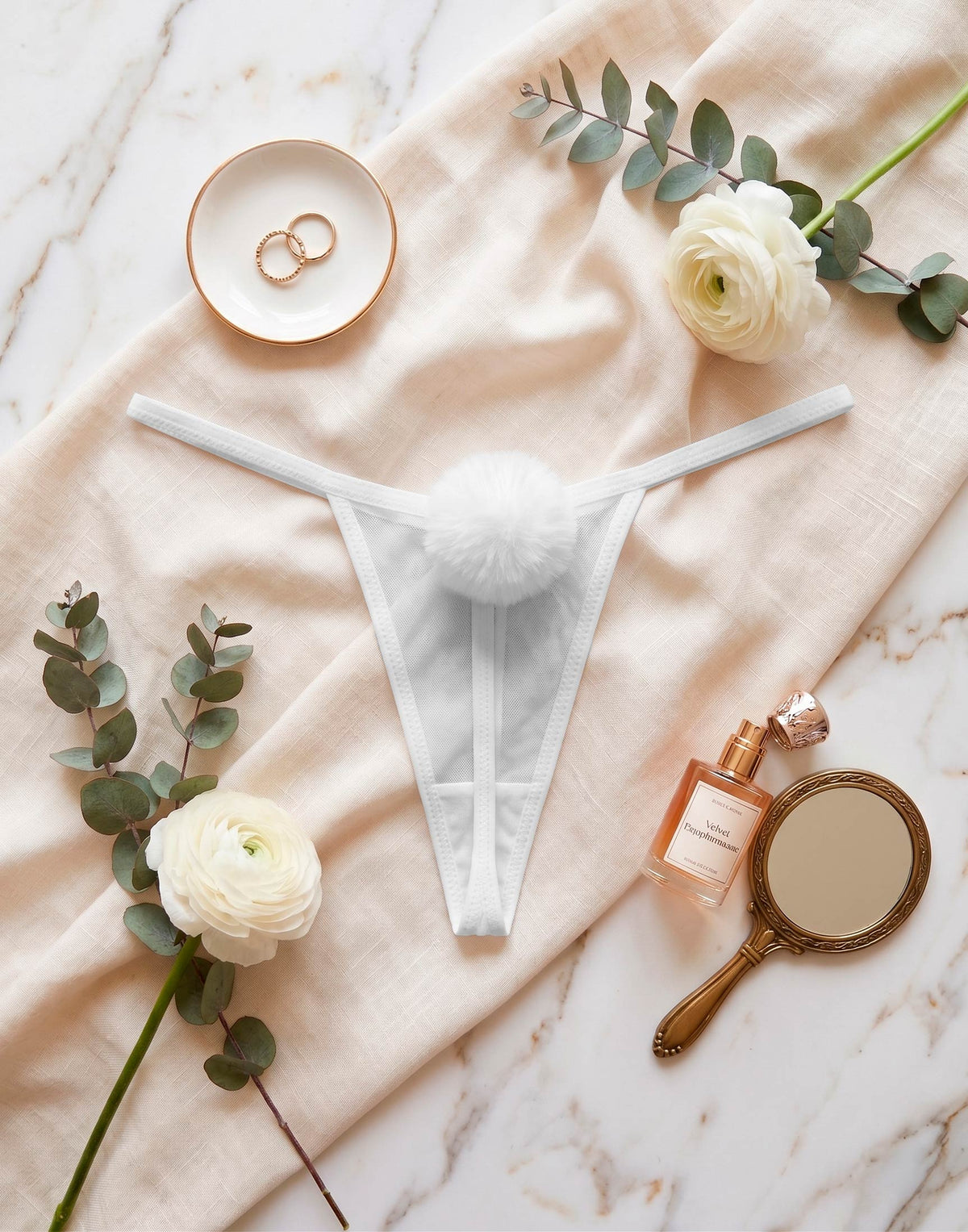 Fio Dental Sexy com Detalhe Pompom em Branco – Doce Malícia
